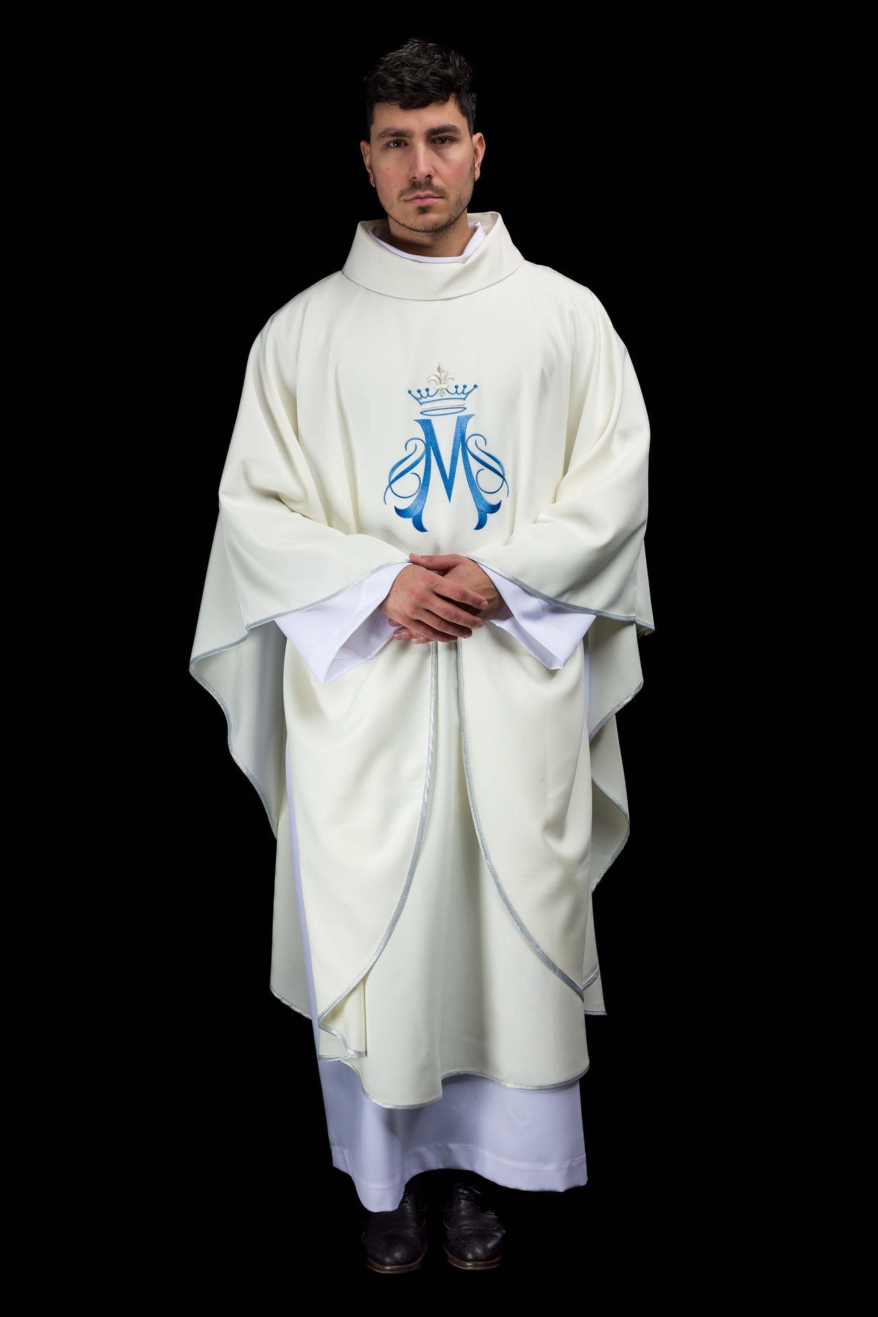 Casula bordada com motivo mariano creme - chasubles.com.br