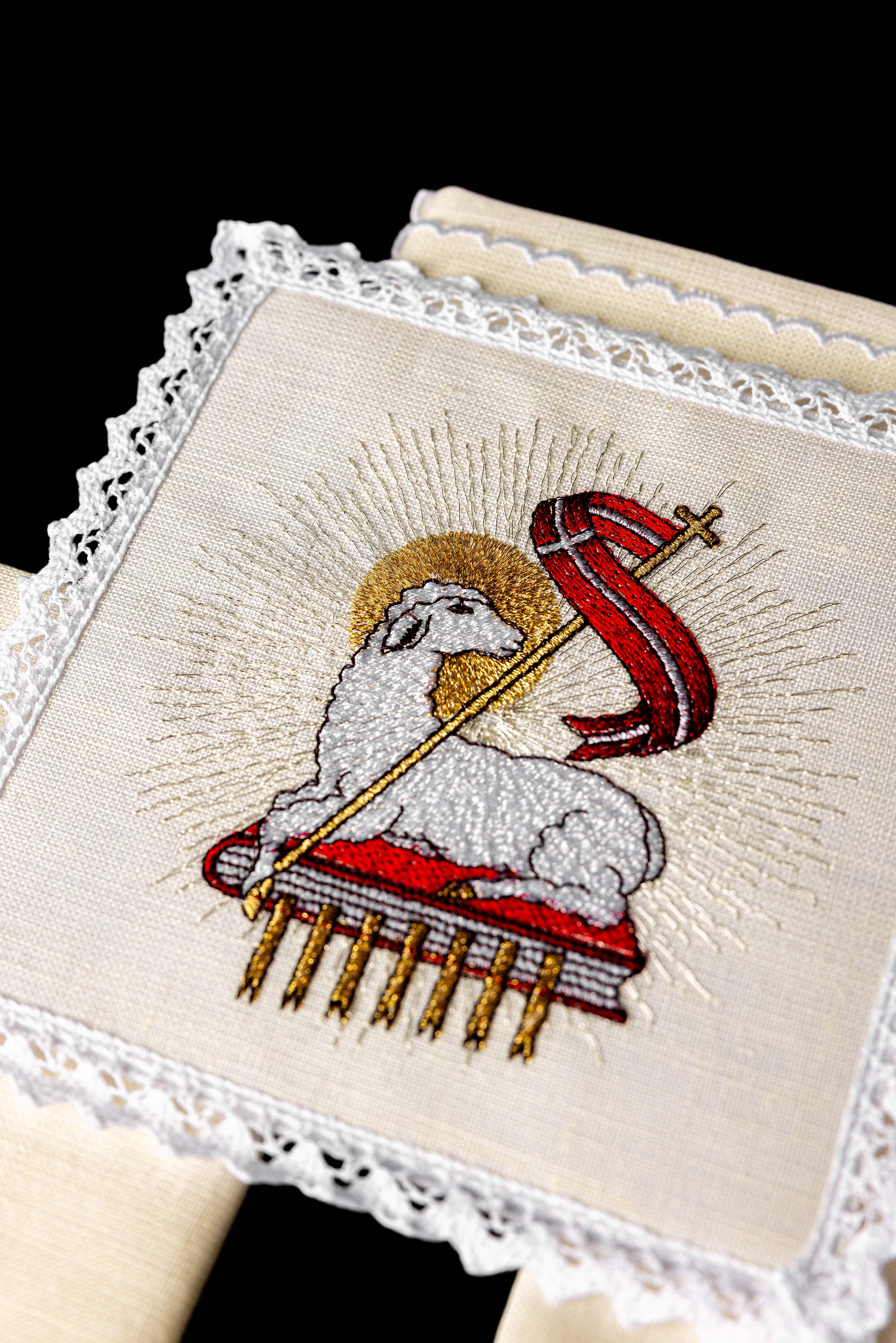 Conjunto de alfaias litúrgicas em linho com bordado de Cordeiro de Deus
