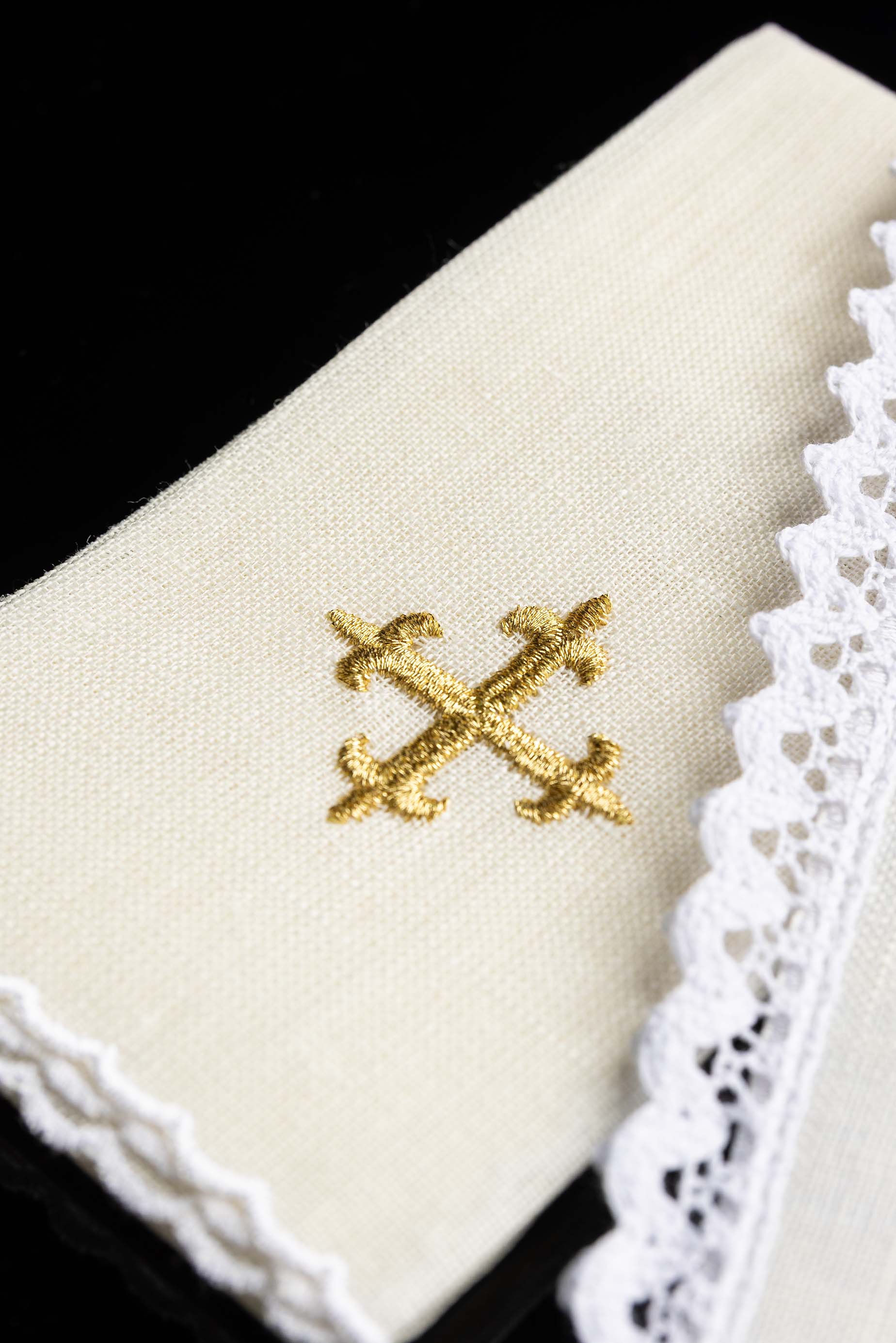Conjunto de alfaias litúrgicas em linho bordado Sagrado Coração de Jesus