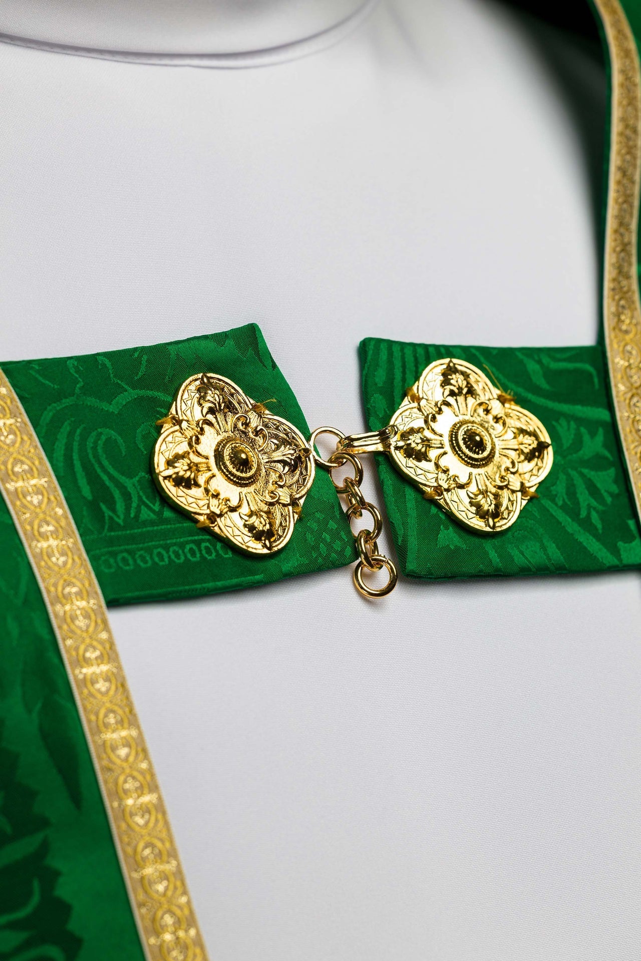 Capa de asperges romana em jacquard verde - chasubles.com.br