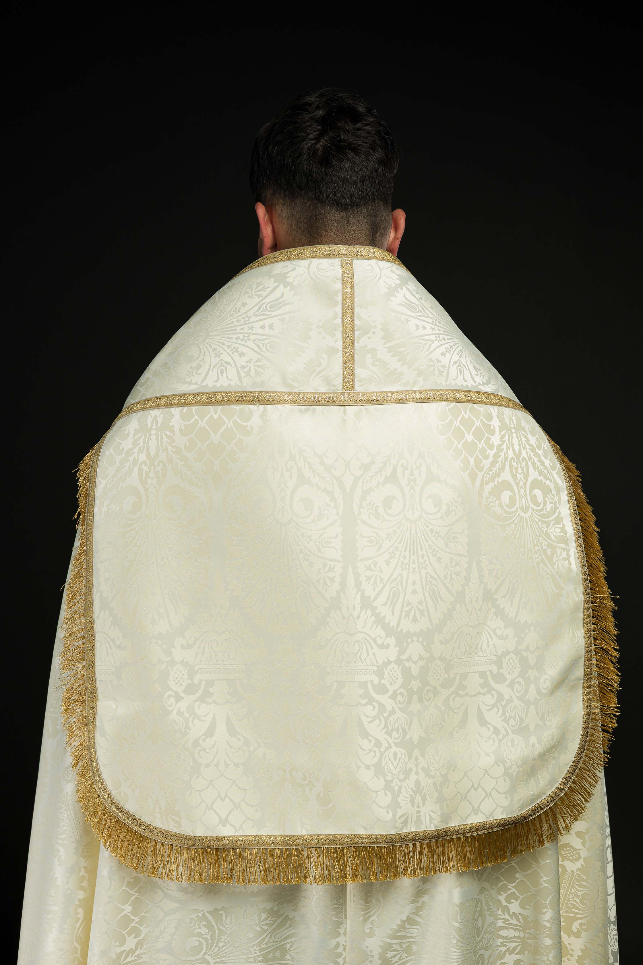 Capa de asperges romana lisa em jacquard creme.