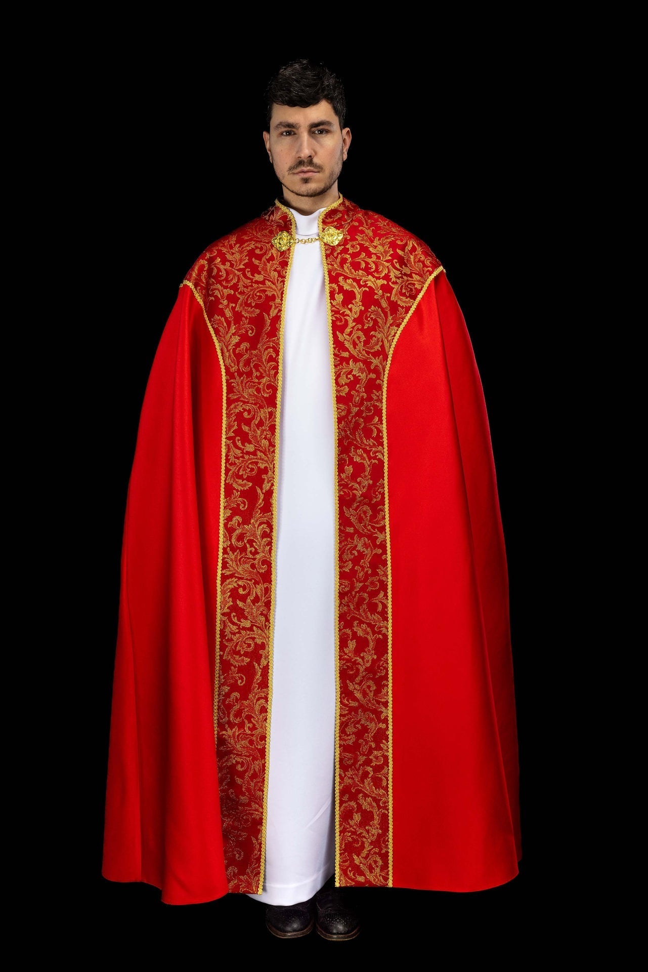 Capa de asperges vermelha adornada com tecido jacquard