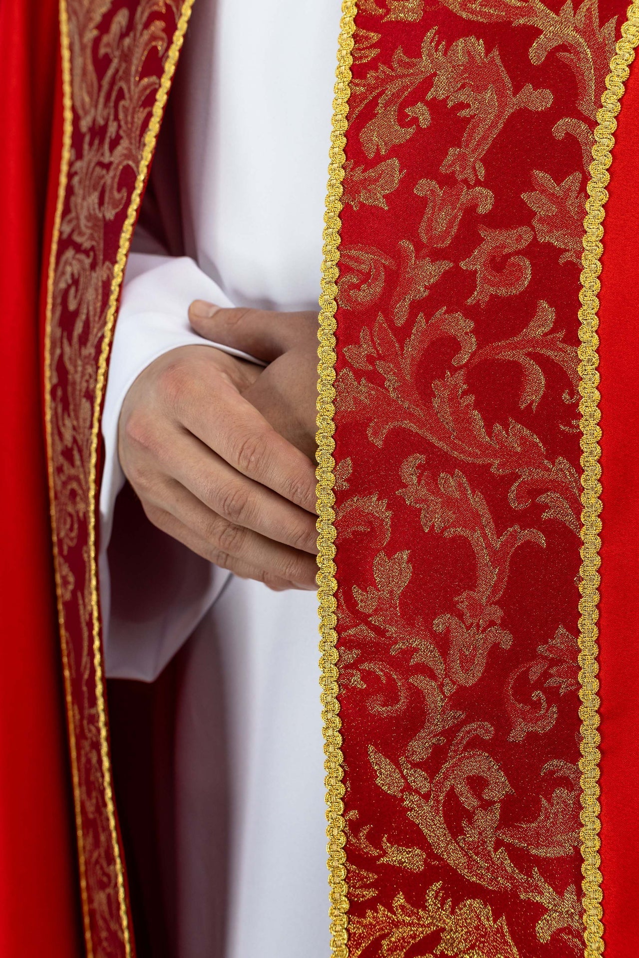 Capa de asperges vermelha adornada com tecido jacquard
