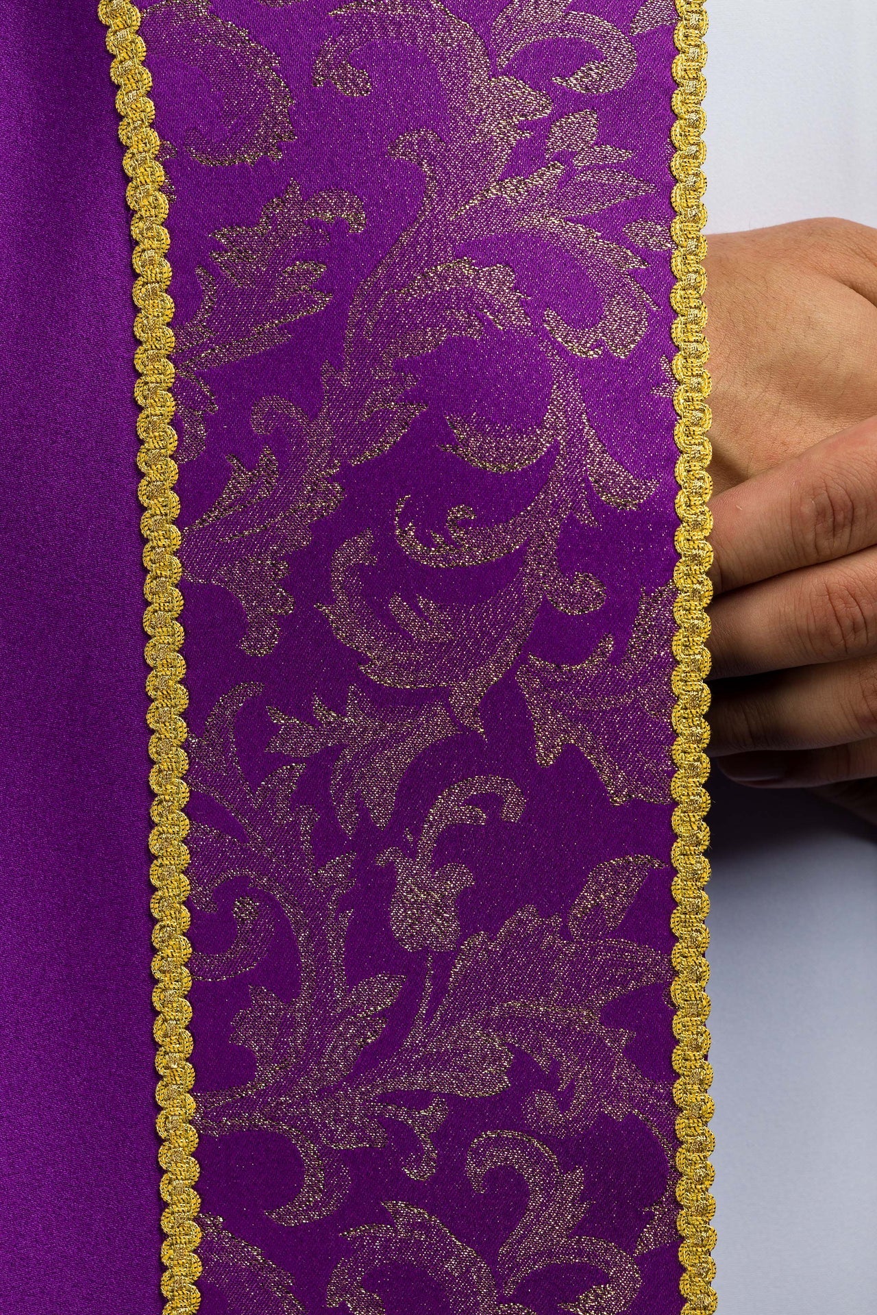 Capa de asperges adornada com tecido jacquard roxa