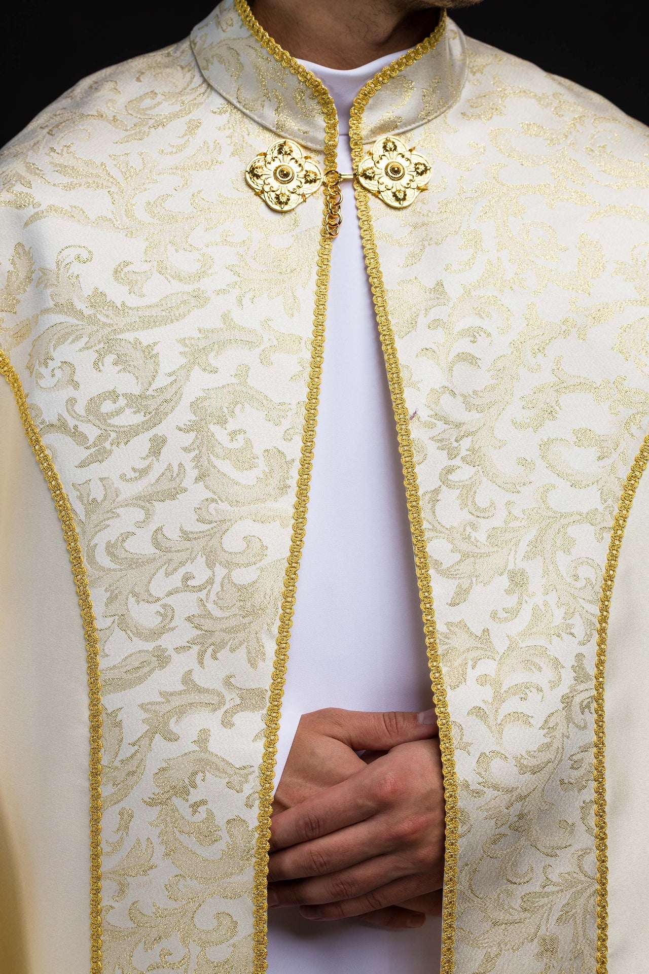 Capa de asperges adornada com tecido jacquard creme