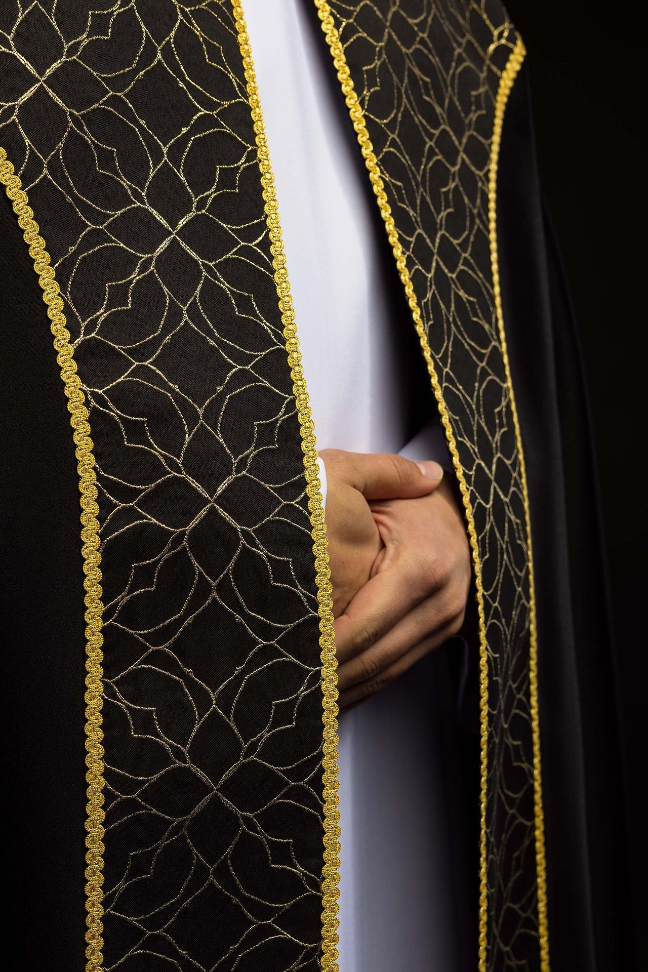 Capa de asperges preta decorada com tecido jacquard