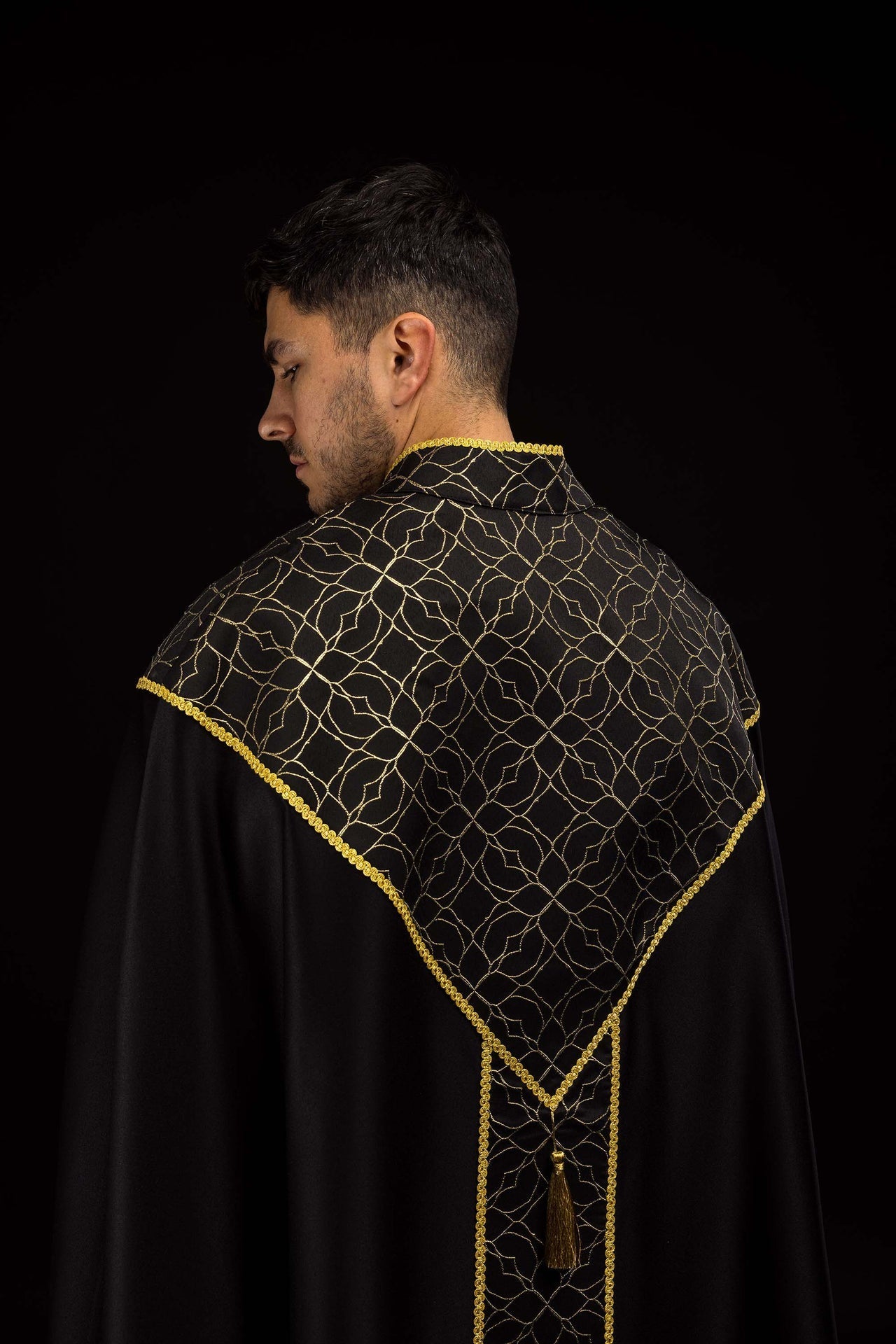 Capa de asperges preta decorada com tecido jacquard