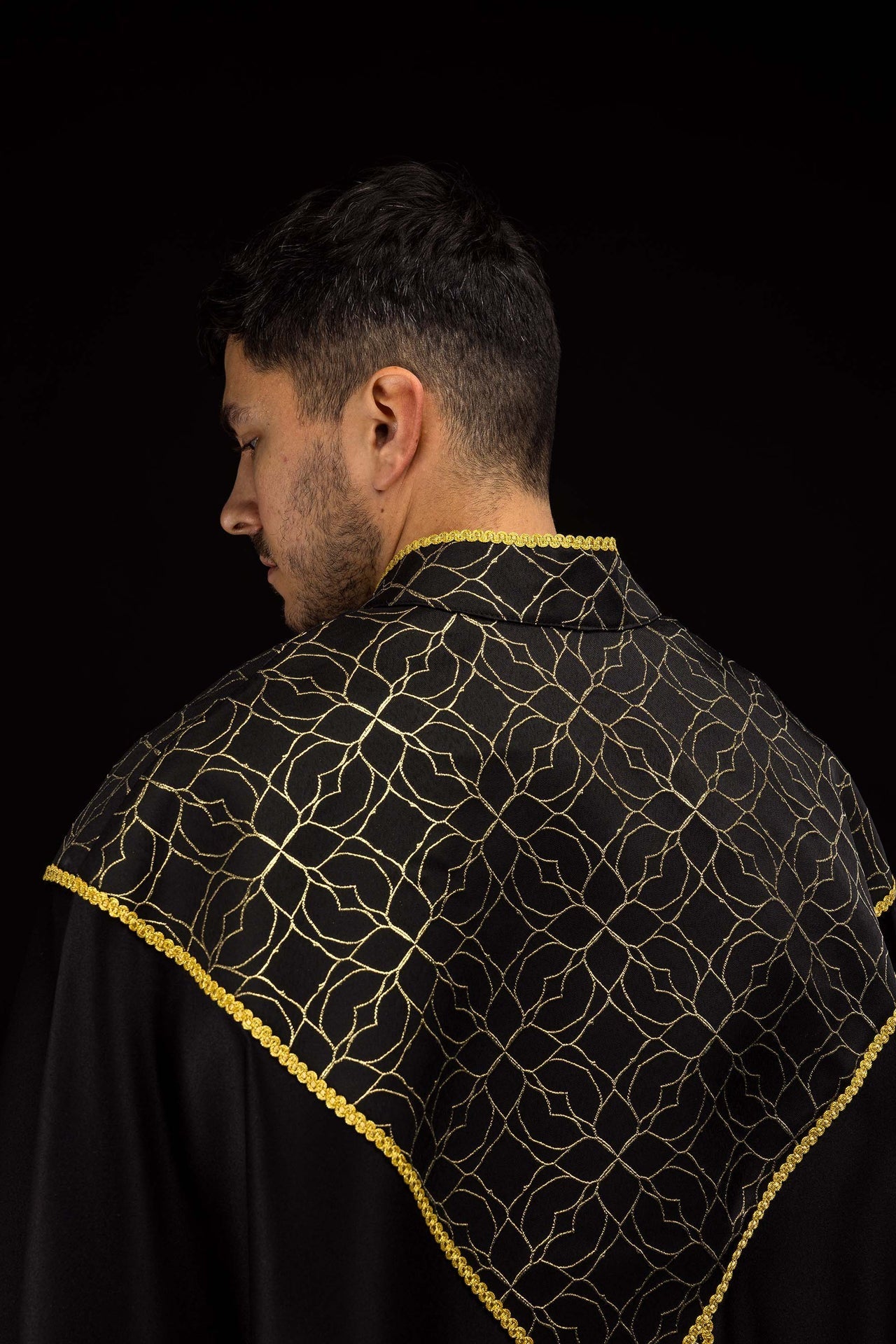 Capa de asperges preta decorada com tecido jacquard