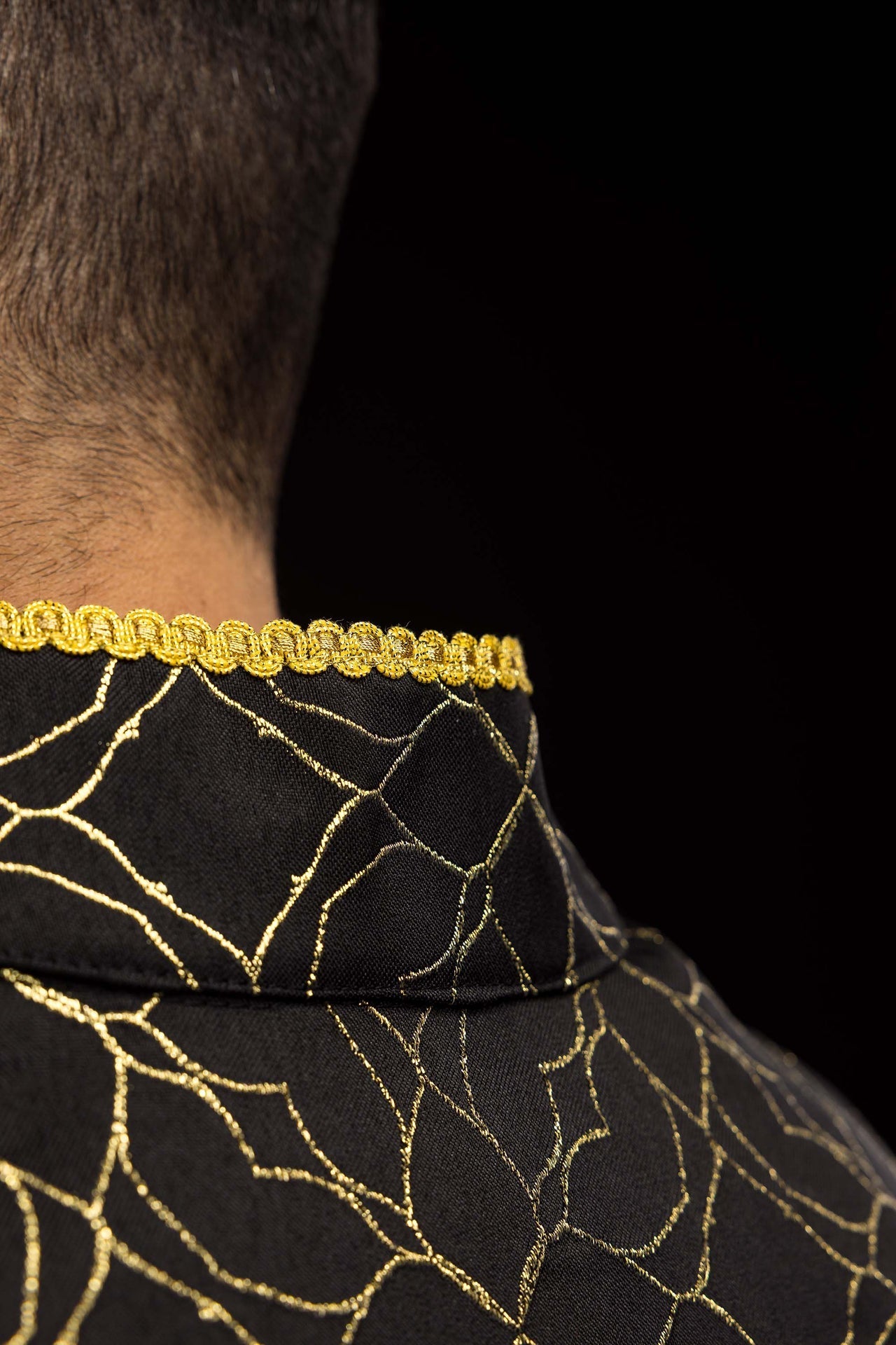 Capa de asperges preta decorada com tecido jacquard