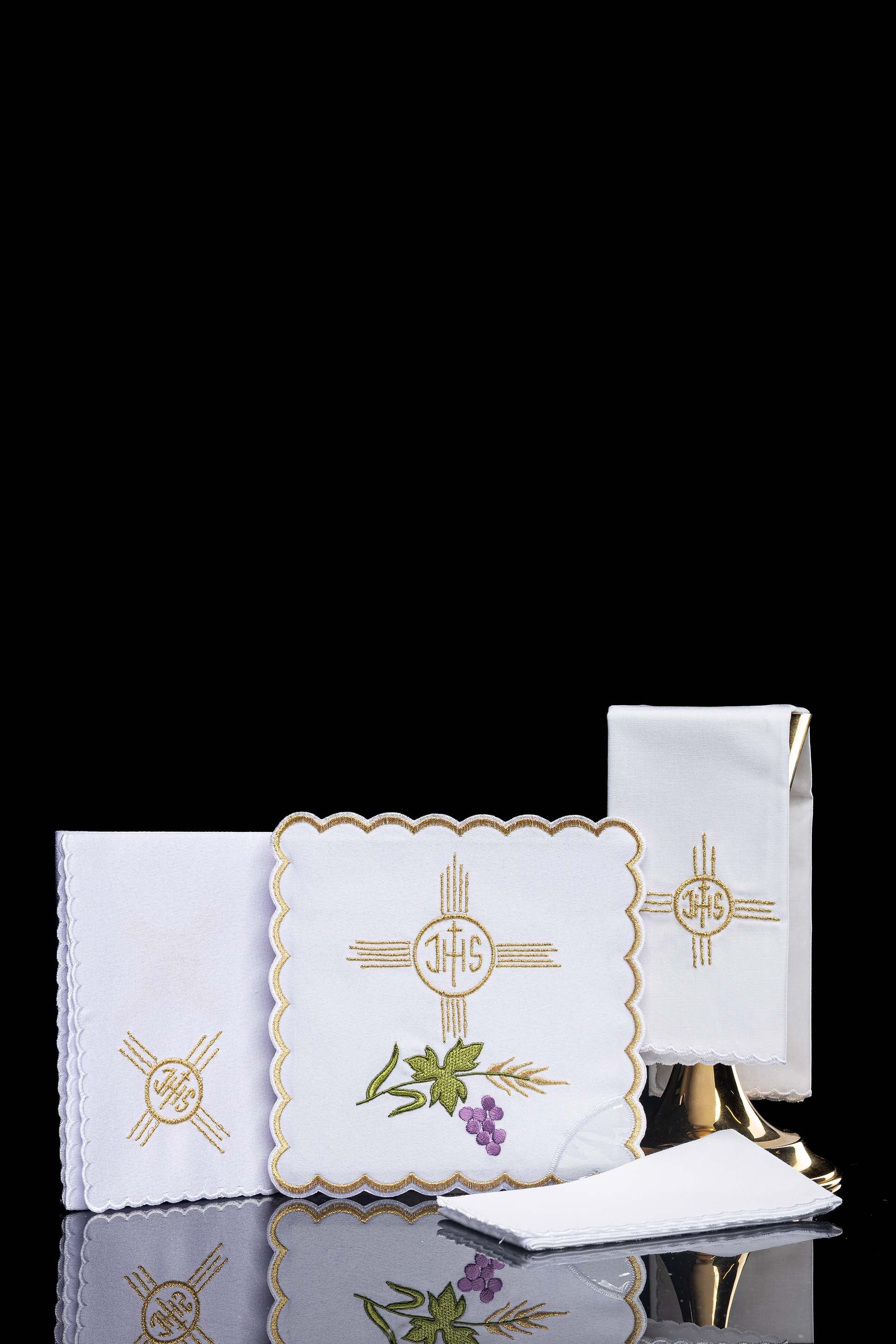 Conjunto de alfaias litúrgicas bordado Cruz e IHS
