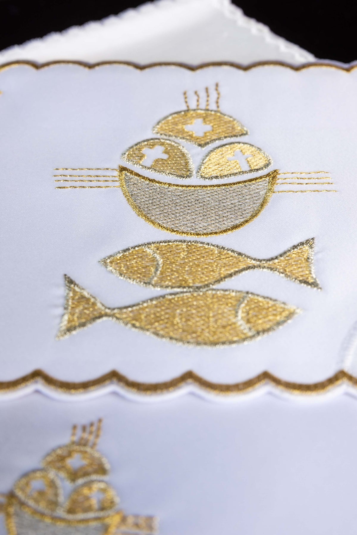 Conjunto de alfaias litúrgicas bordado Pão e Peixes