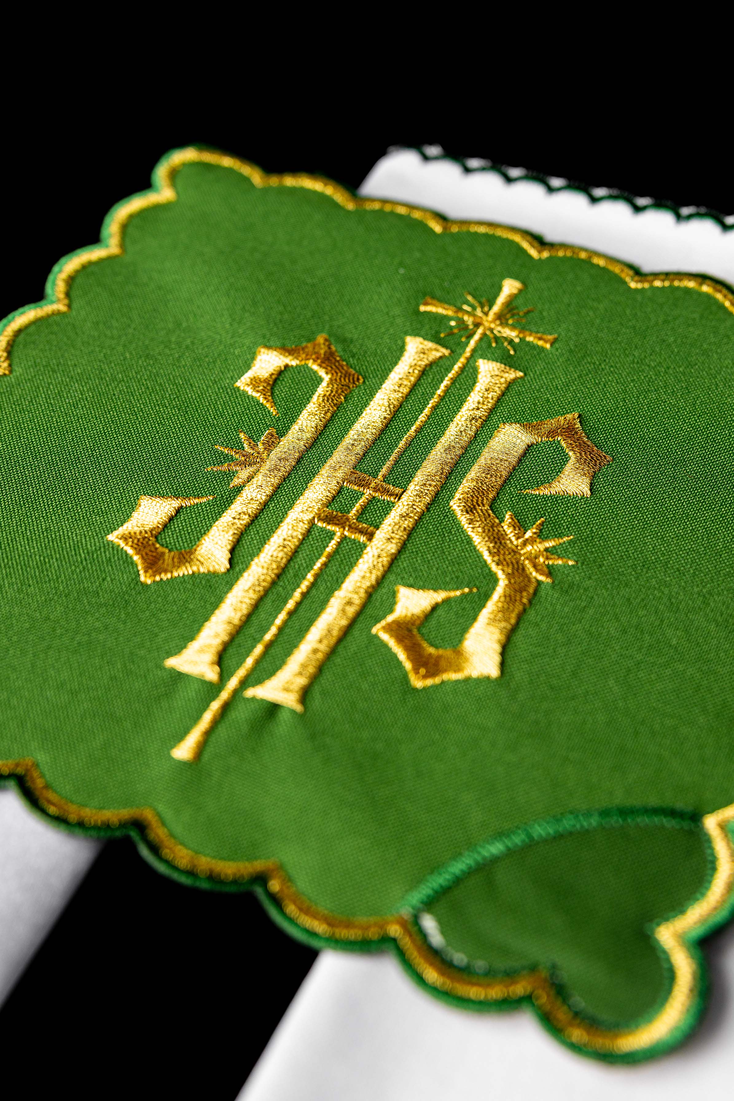 Conjunto de Alfaias Litúrgicas Bordado IHS Verde