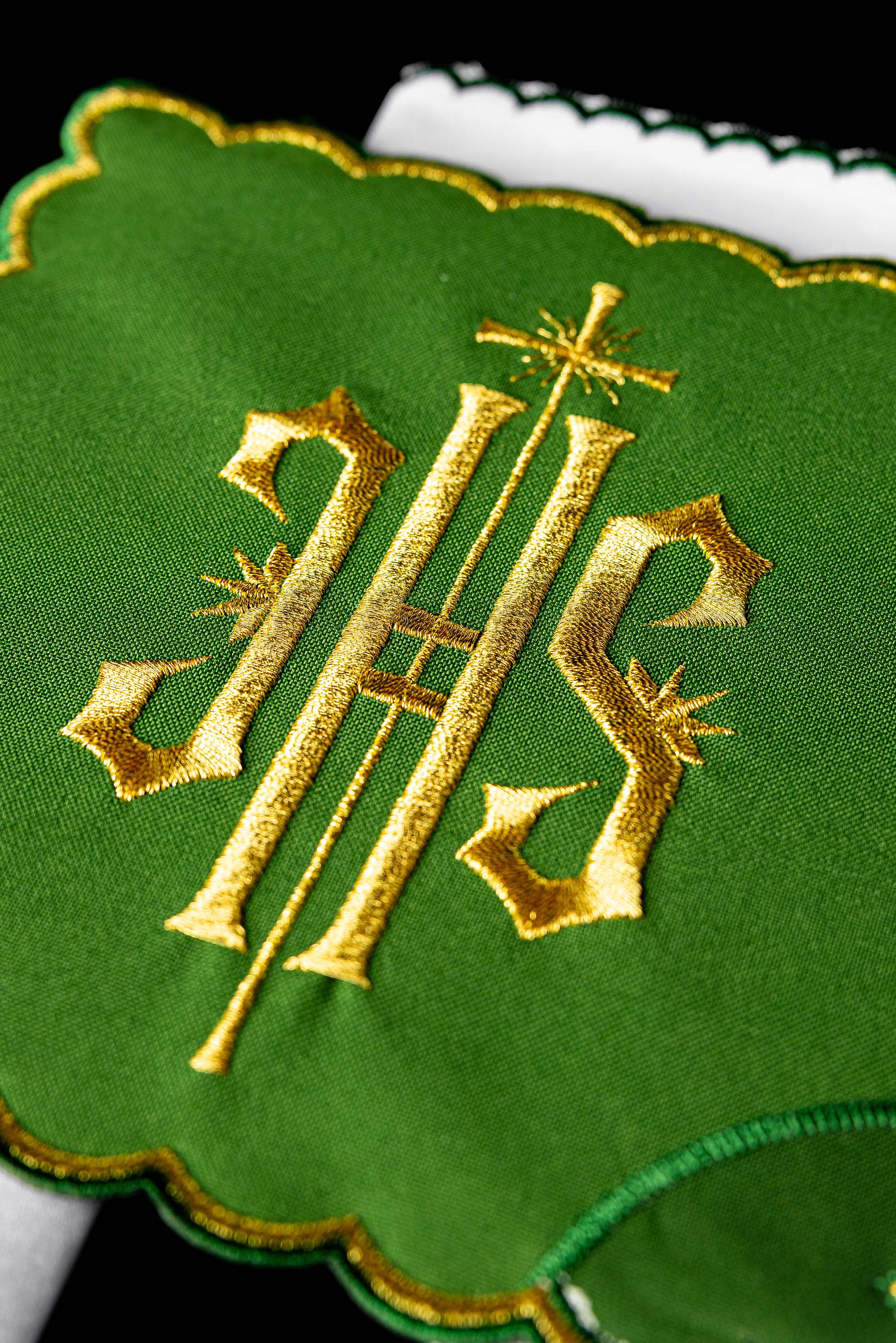 Conjunto de Alfaias Litúrgicas Bordado IHS Verde