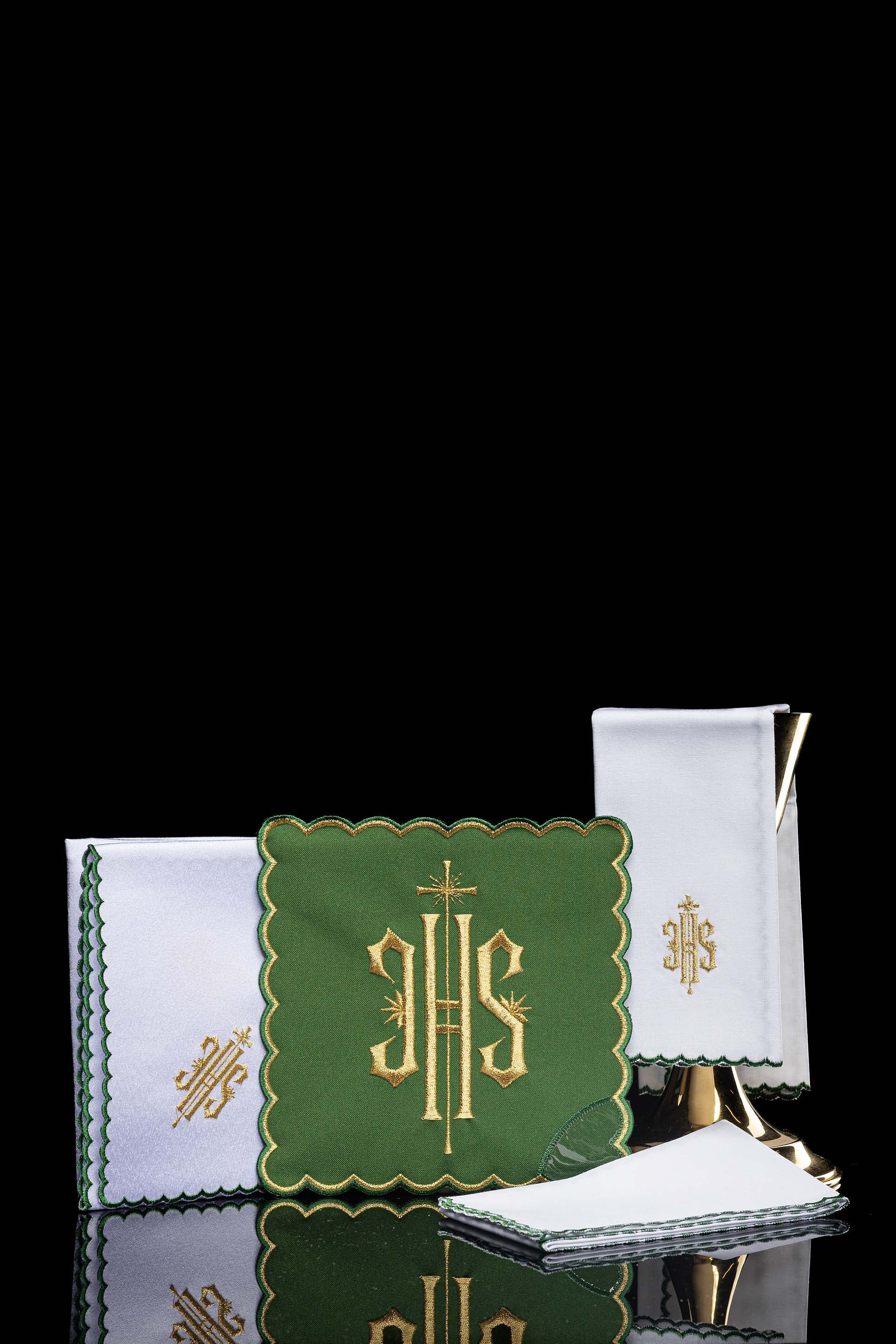 Conjunto de Alfaias Litúrgicas Bordado IHS Verde