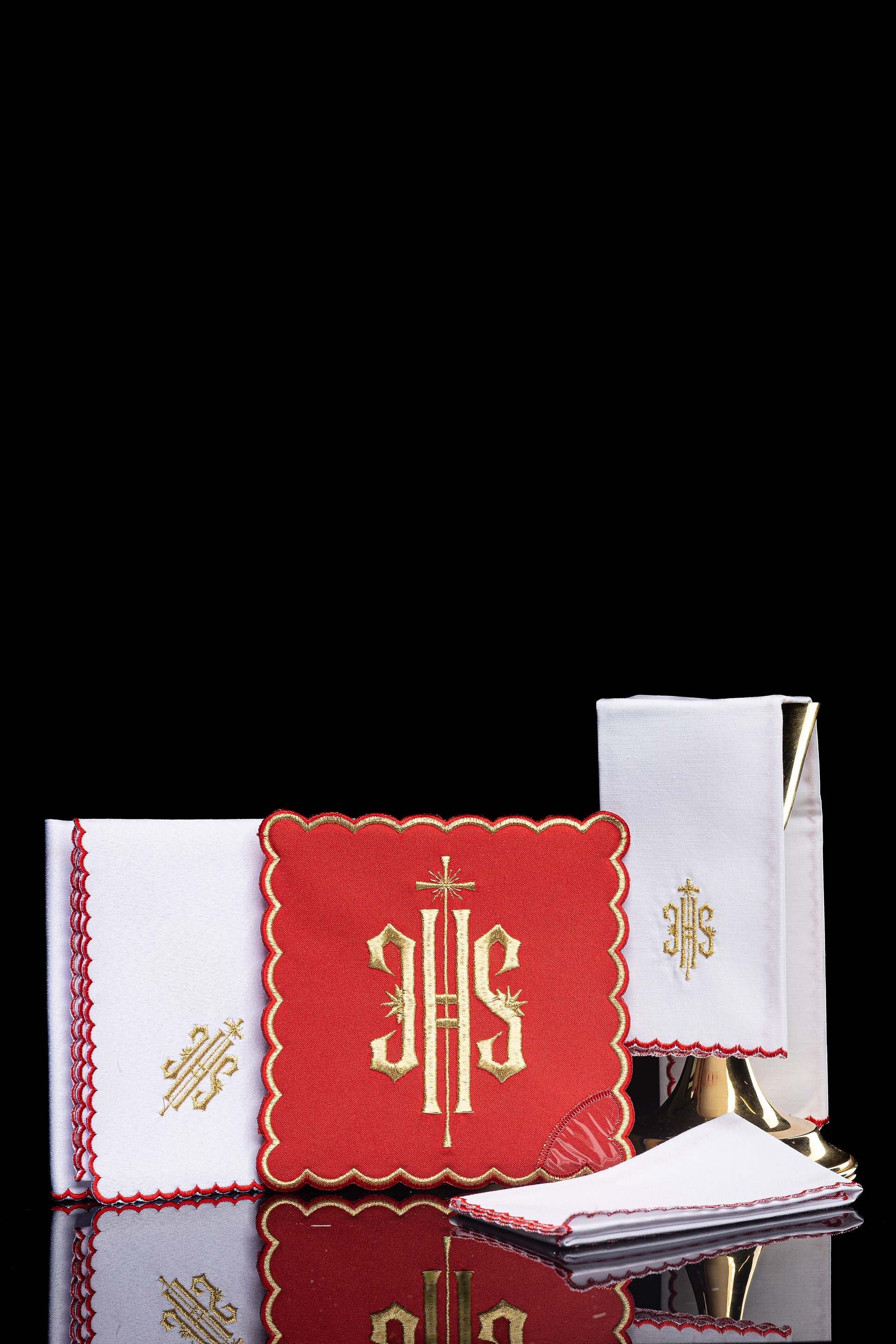 Conjunto de Alfaias Litúrgicas Bordado IHS Vermelho - chasubles.com.br