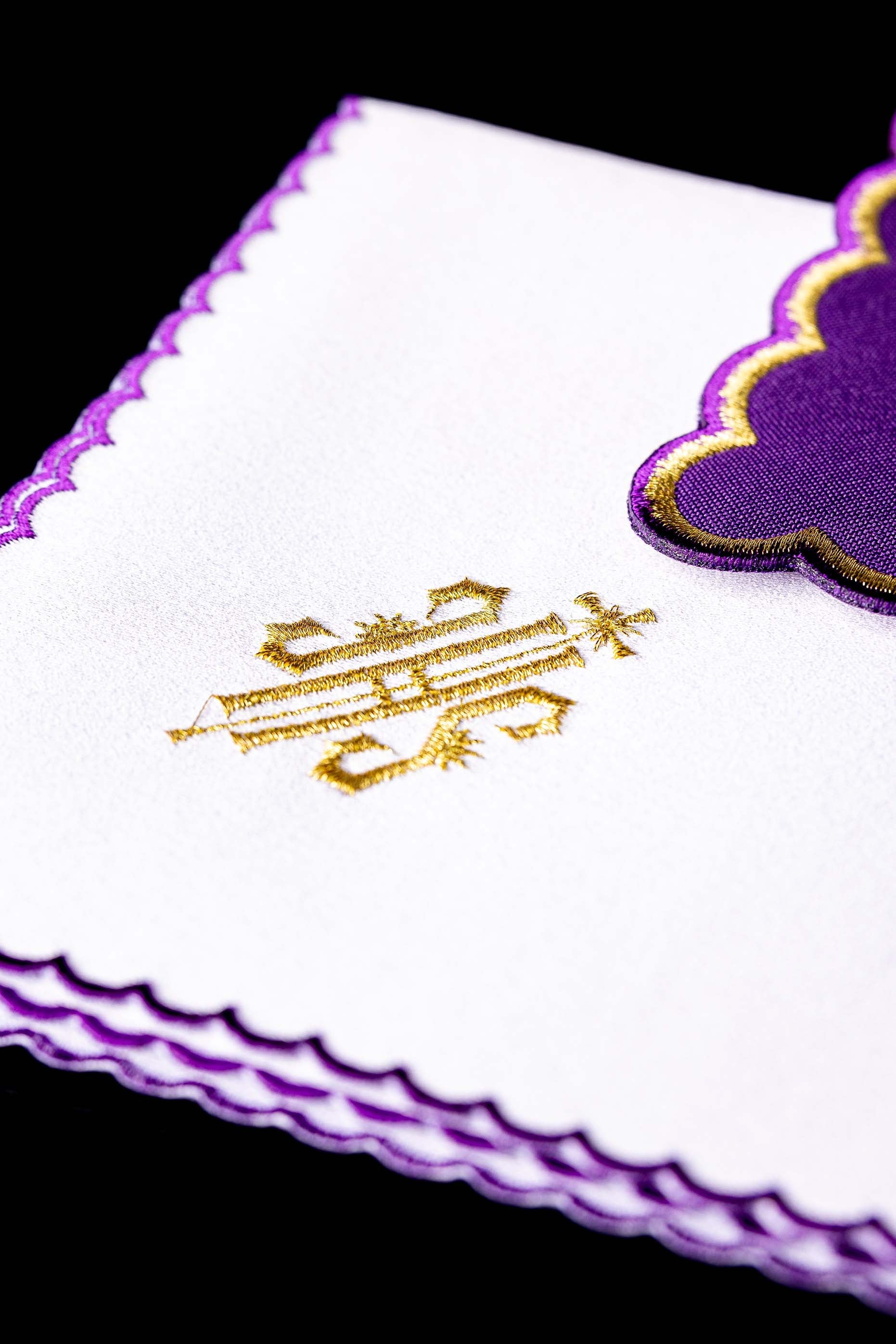 Conjunto de alfaias litúrgicas bordado IHS roxo