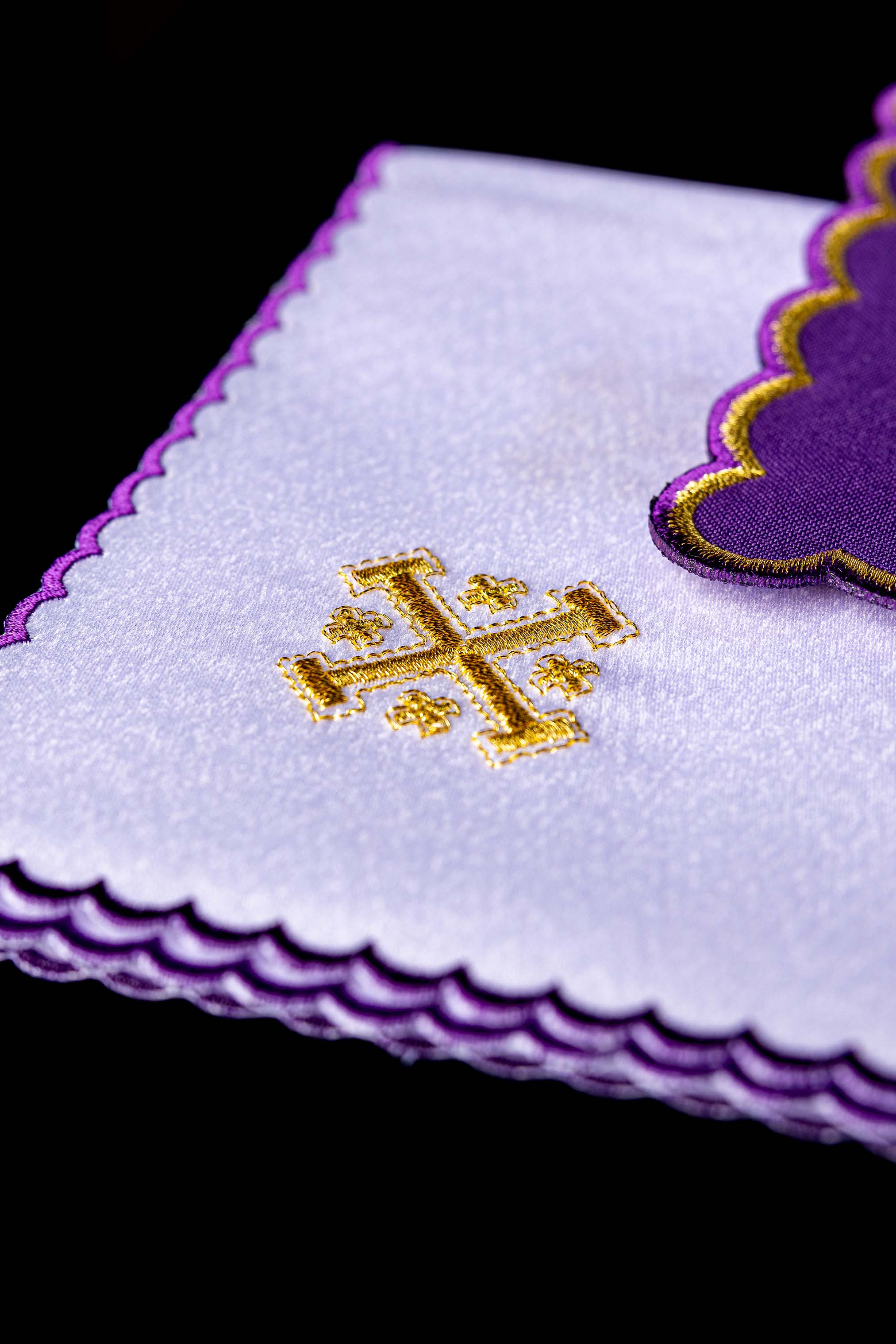 Conjunto de alfaias litúrgicas bordado Cruz de Jerusalém roxo