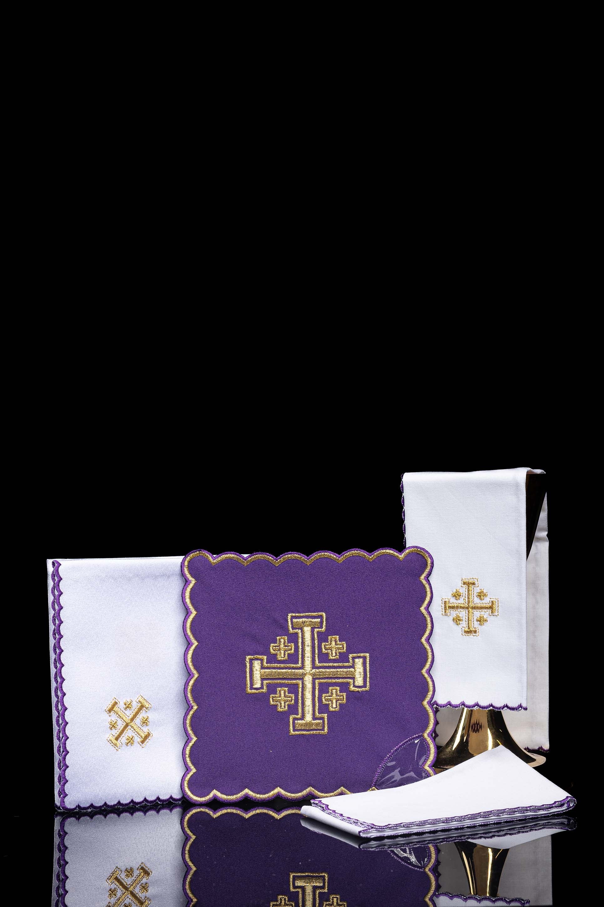 Conjunto de alfaias litúrgicas bordado Cruz de Jerusalém roxo