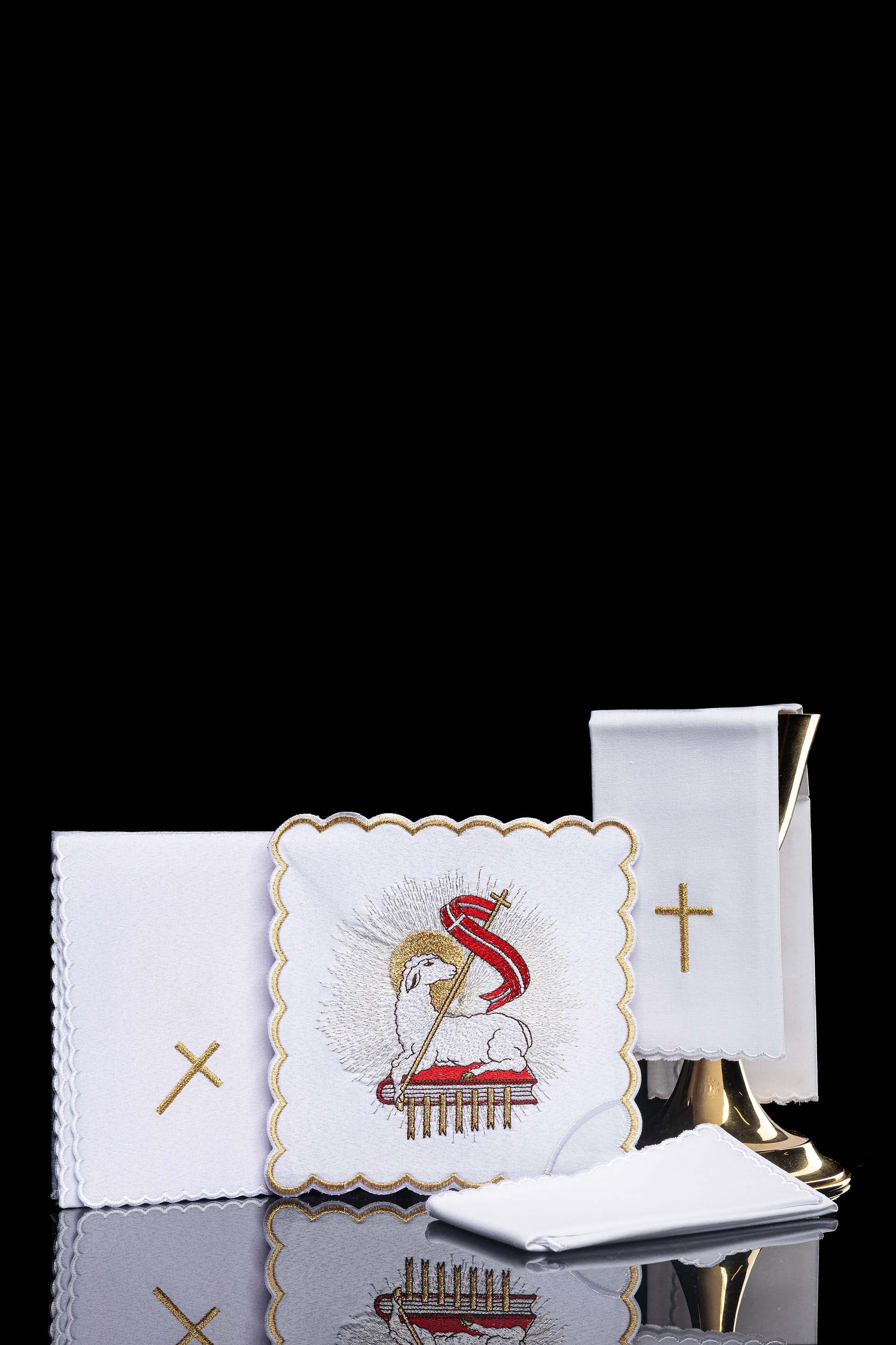 Conjunto de alfaias litúrgicas bordado Cordeiro de Deus
