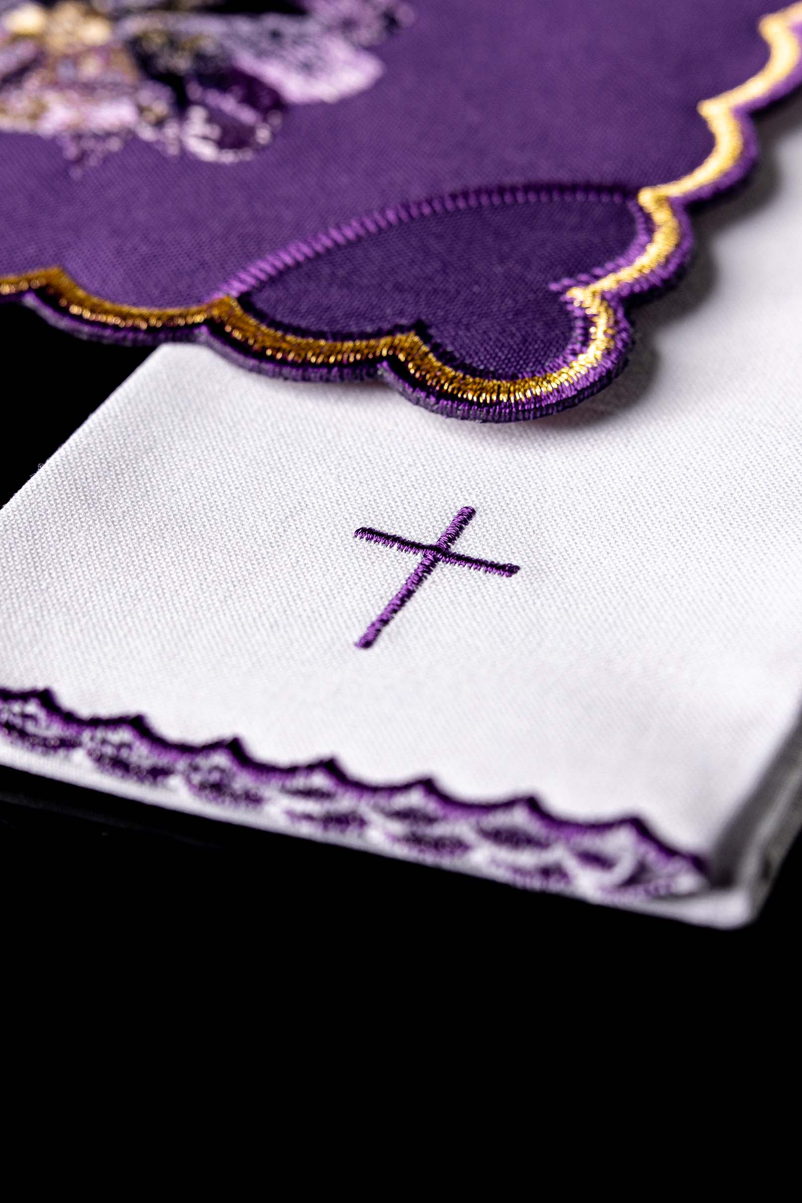 Conjunto de alfaias litúrgicas bordado para o Advento