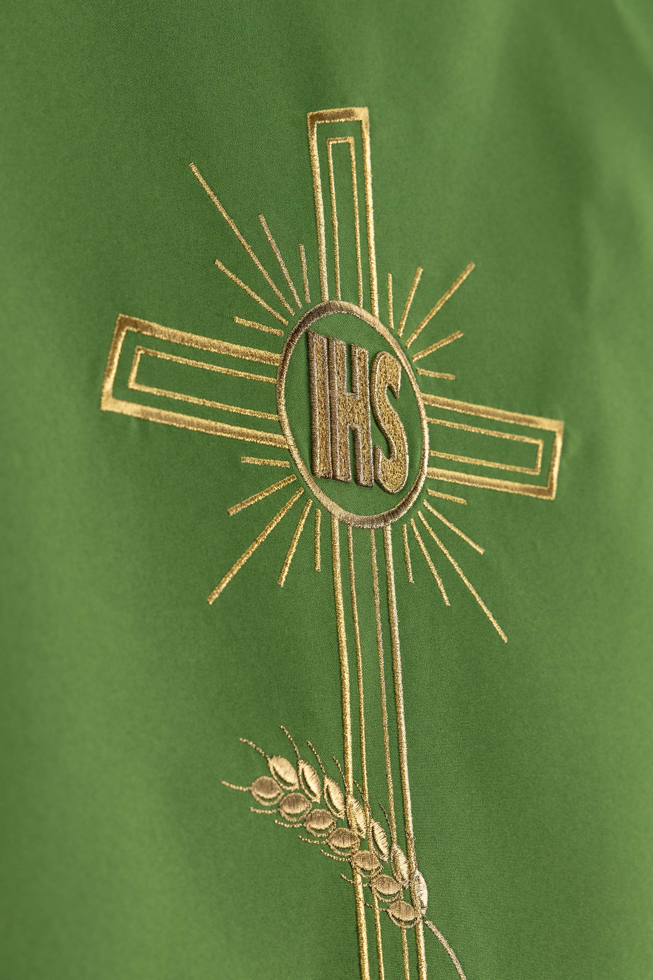 Pano de ambão verde bordado com motivo de cruz e IHS