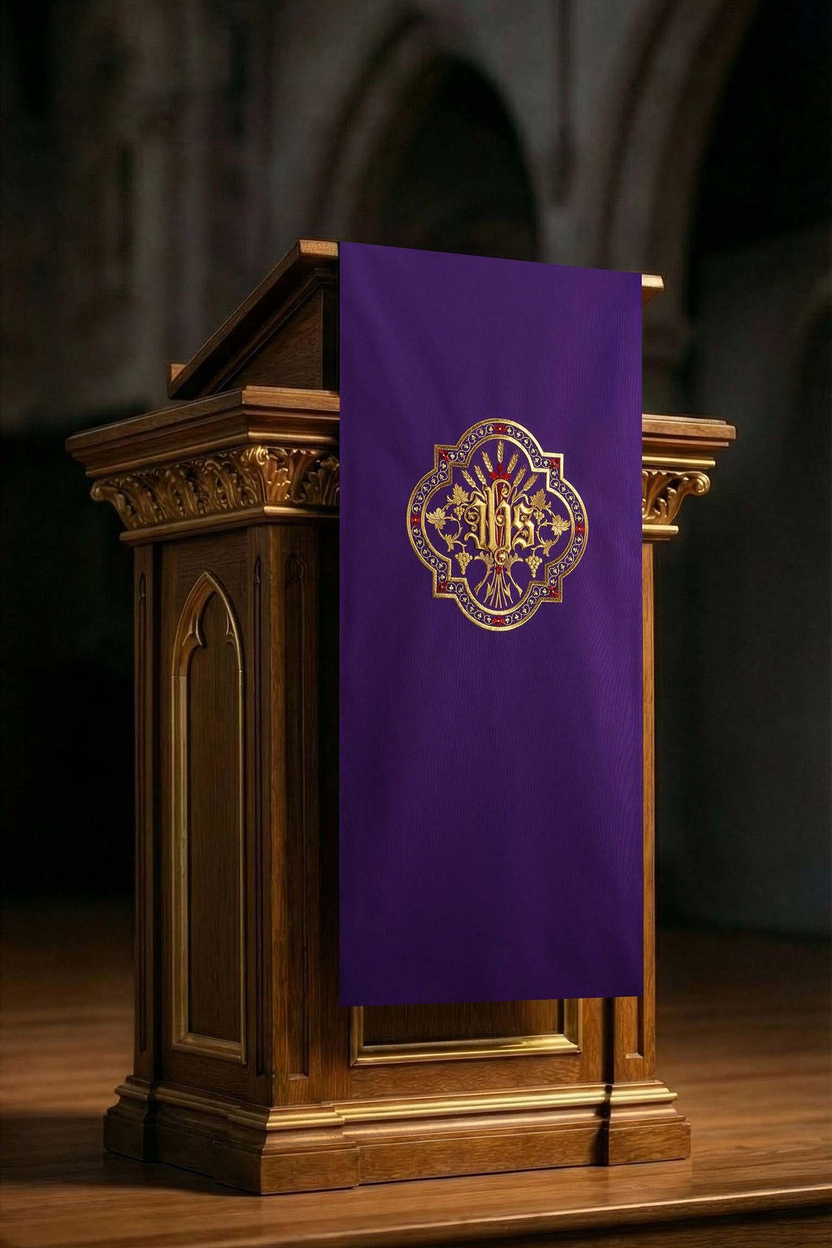 Pano de ambão roxo com bordado dourado e JHS