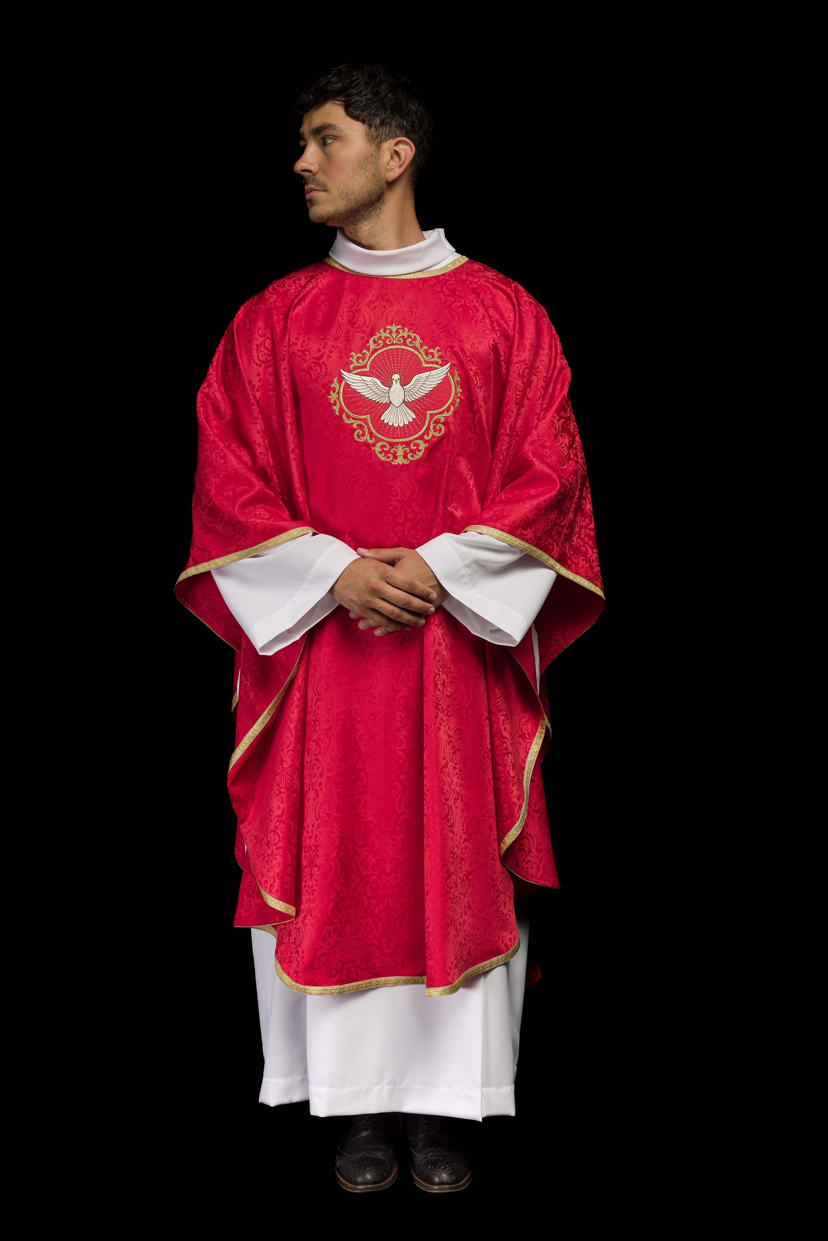 Casula bordada com Espírito Santo em tecido jacquard