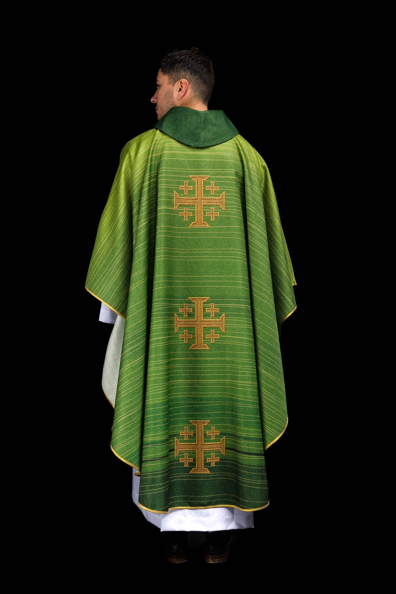 Casula estampada com Cruz de Jerusalém verde