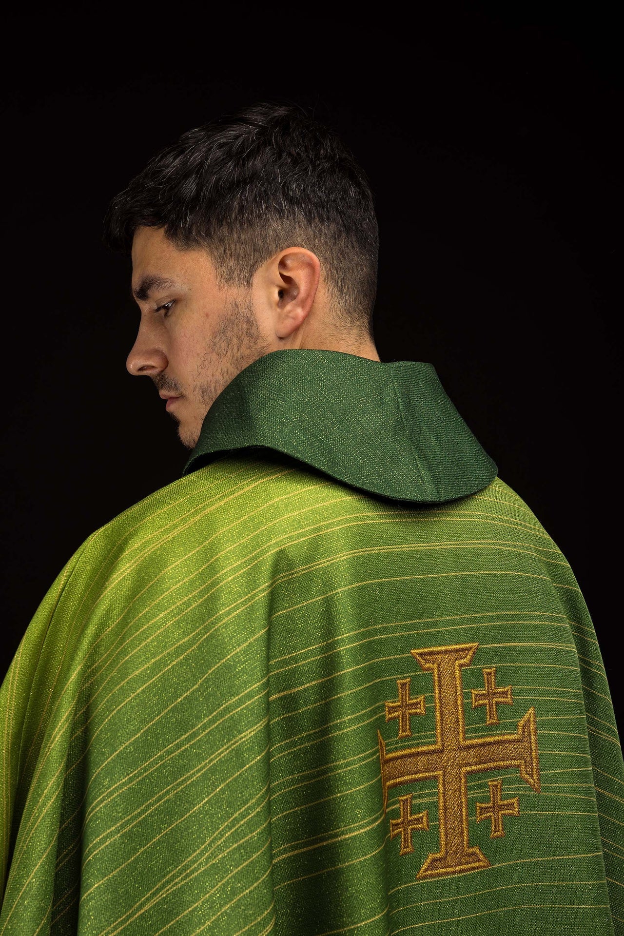 Casula estampada com Cruz de Jerusalém verde