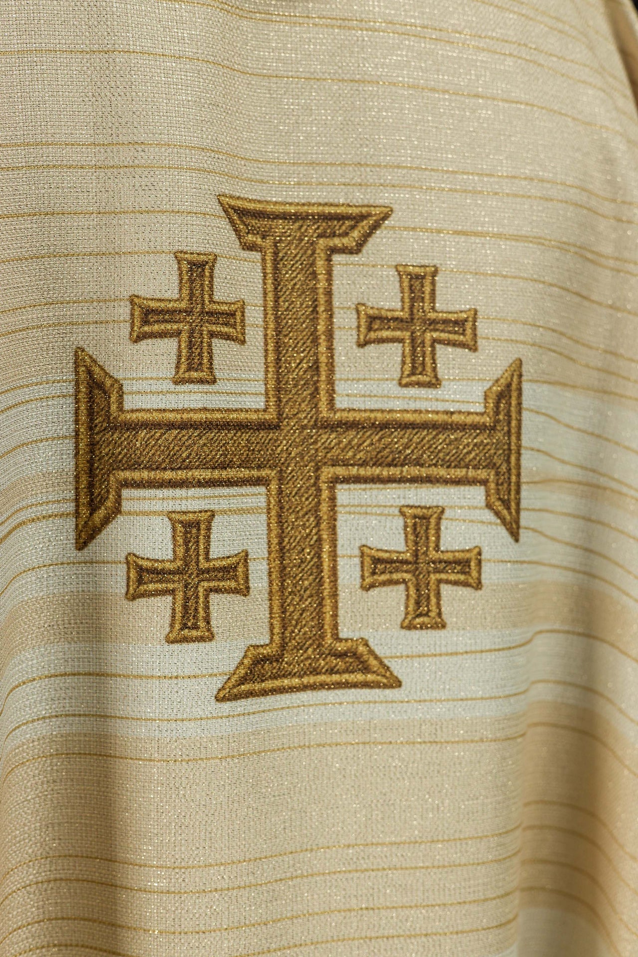 Casula estampada com Cruz de Jerusalém creme