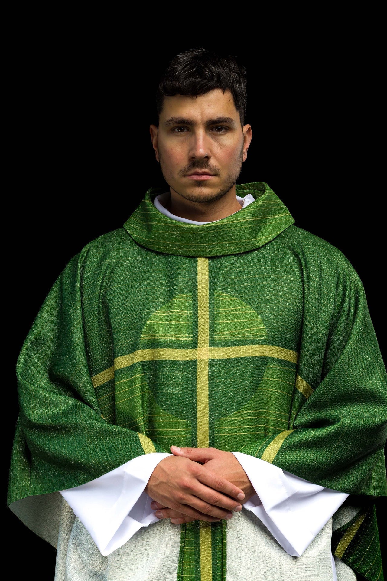 Casula estampada verde com motivo de cruz