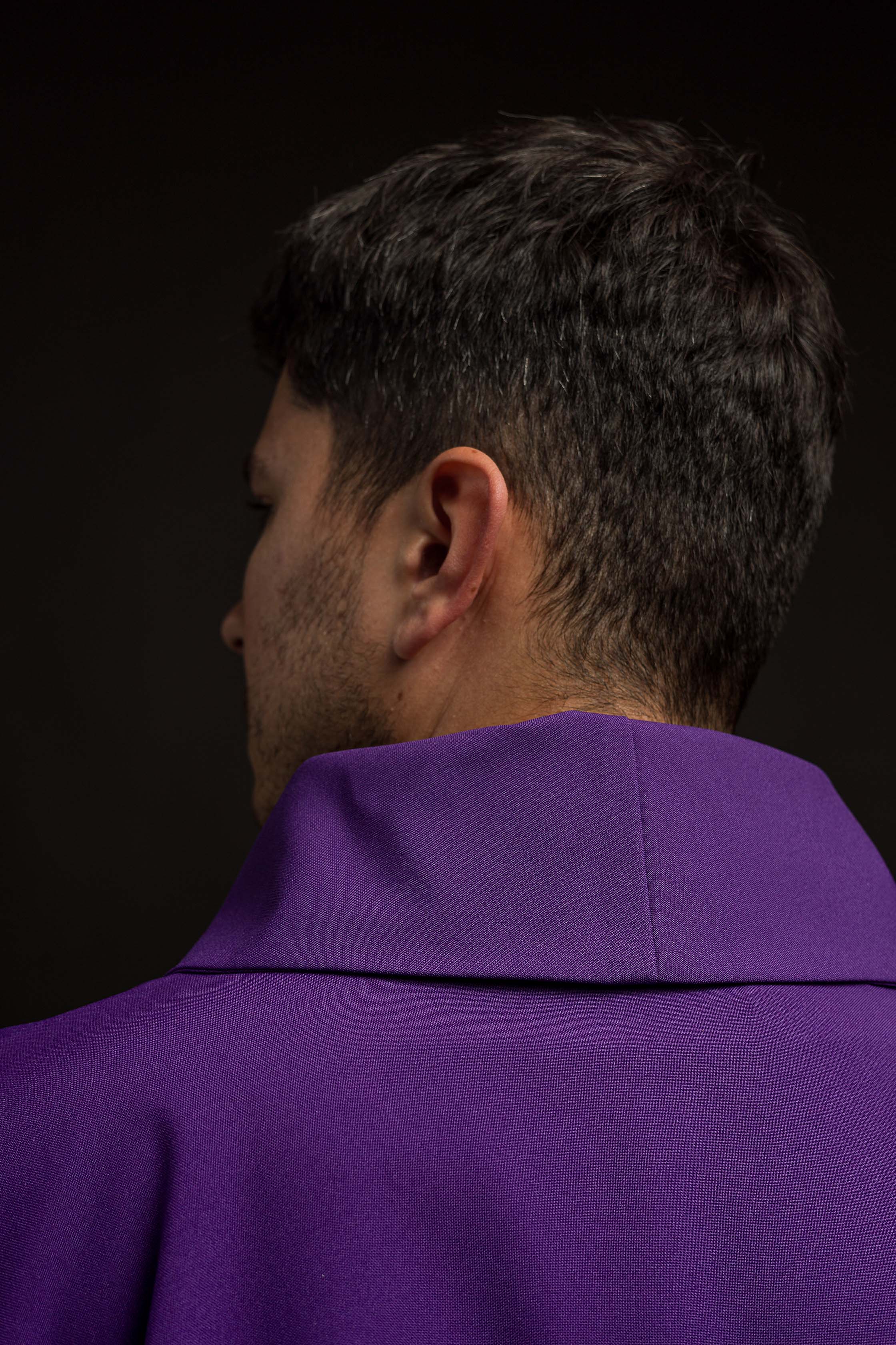 Casula roxa bordada com motivo de cruz - chasubles.com.br