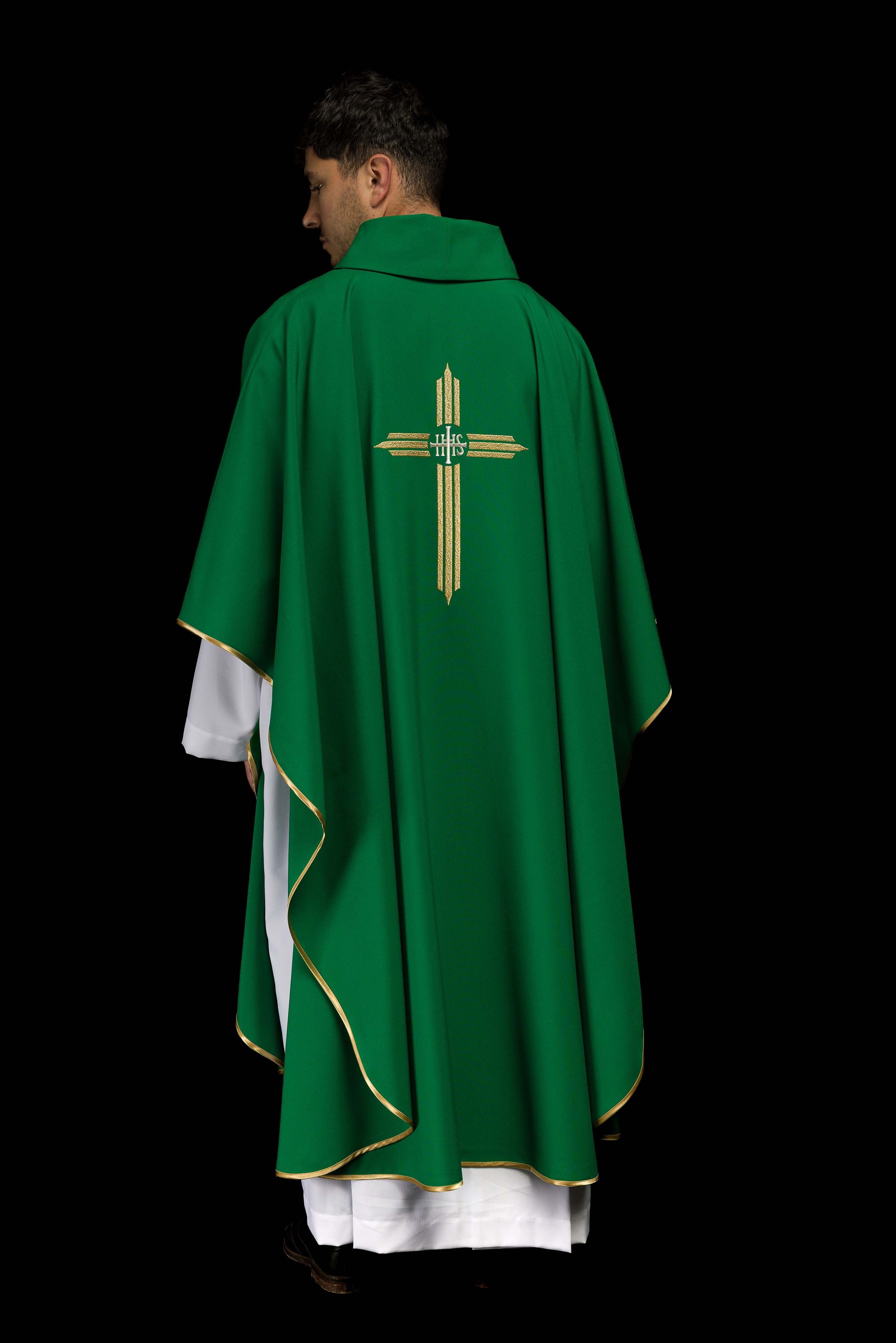Casula verde bordada com Cruz IHS