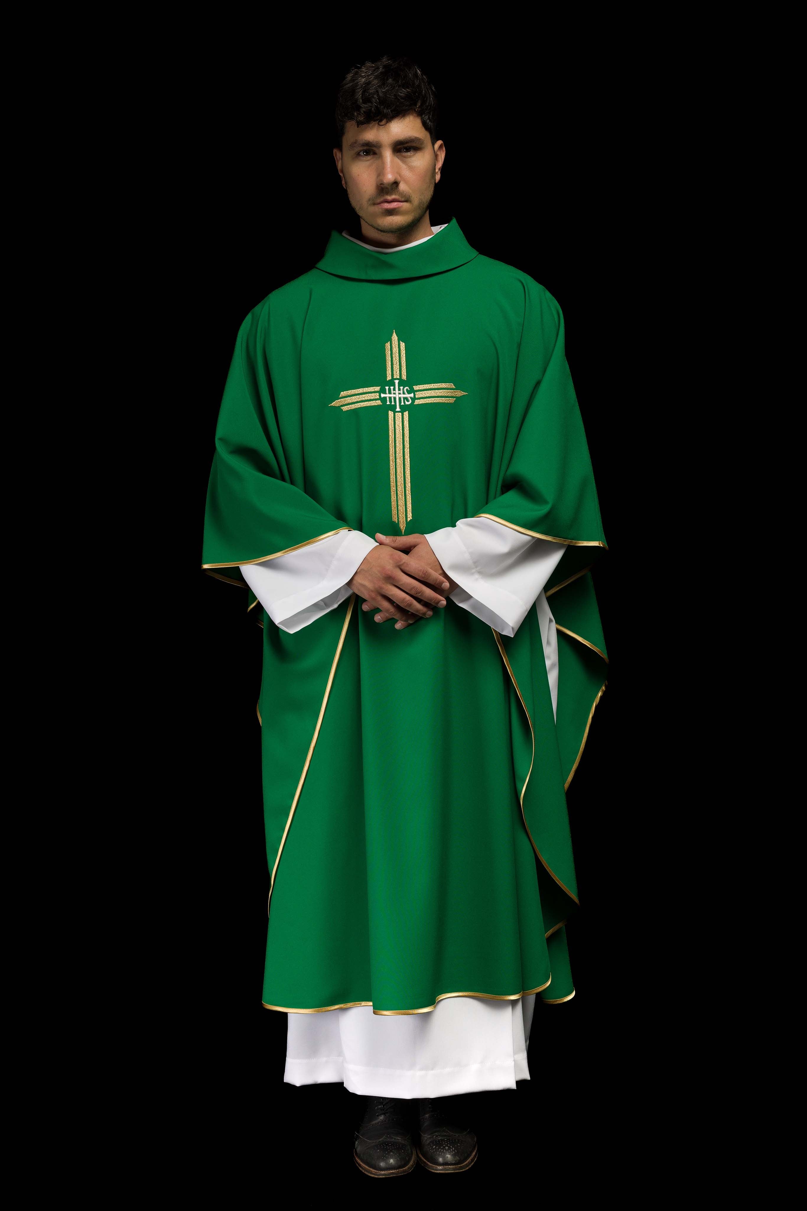 Casula verde bordada com Cruz IHS