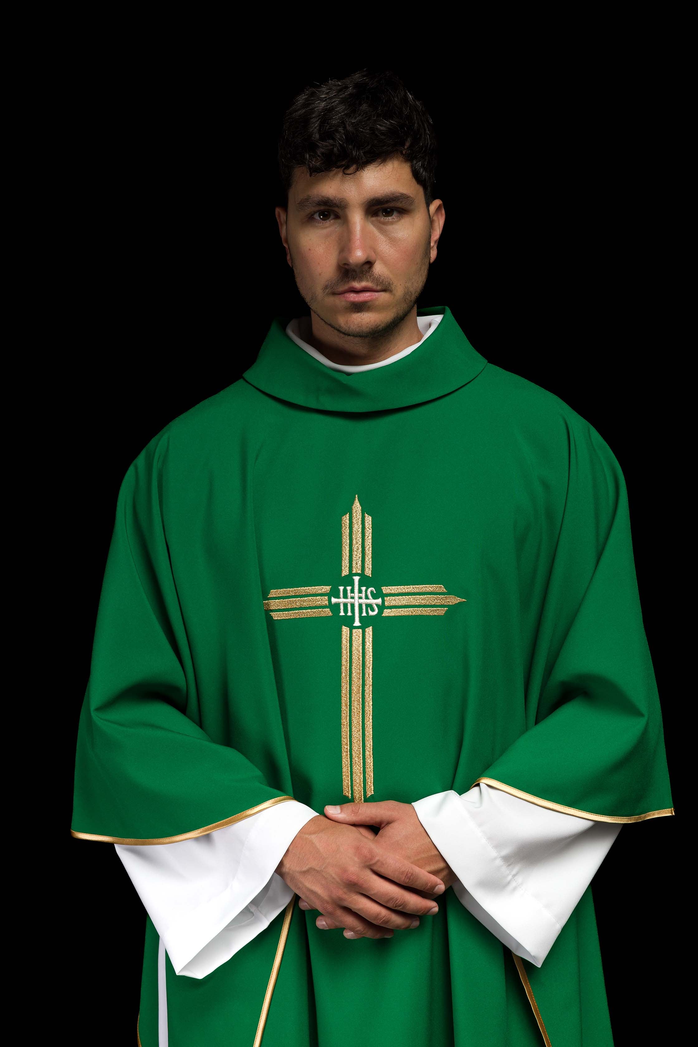 Casula verde bordada com Cruz IHS