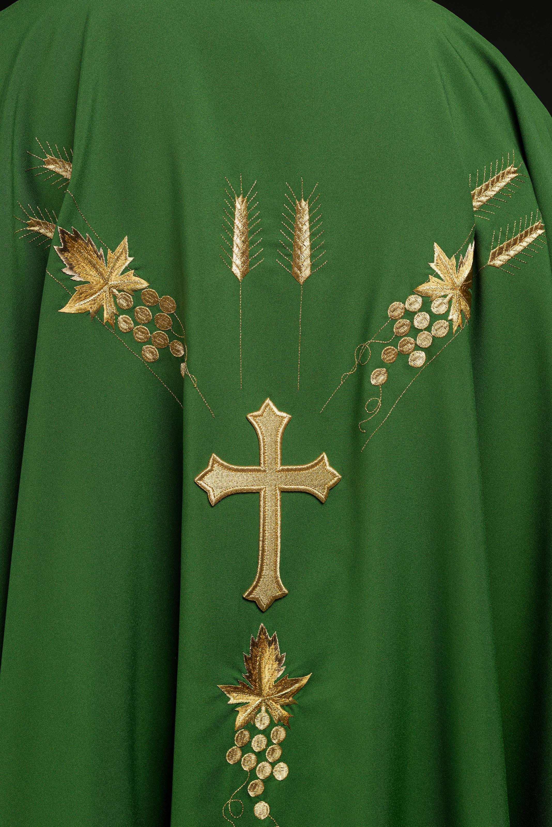 Casula bordada com símbolo IHS e uvas Verde