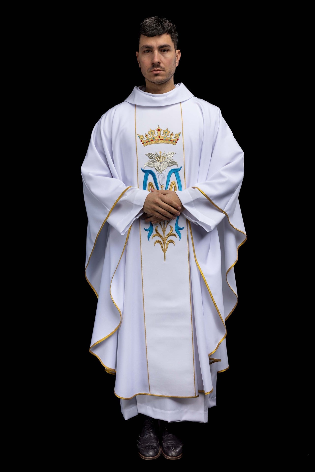 Casula litúrgica mariana bordada com coroa, branca