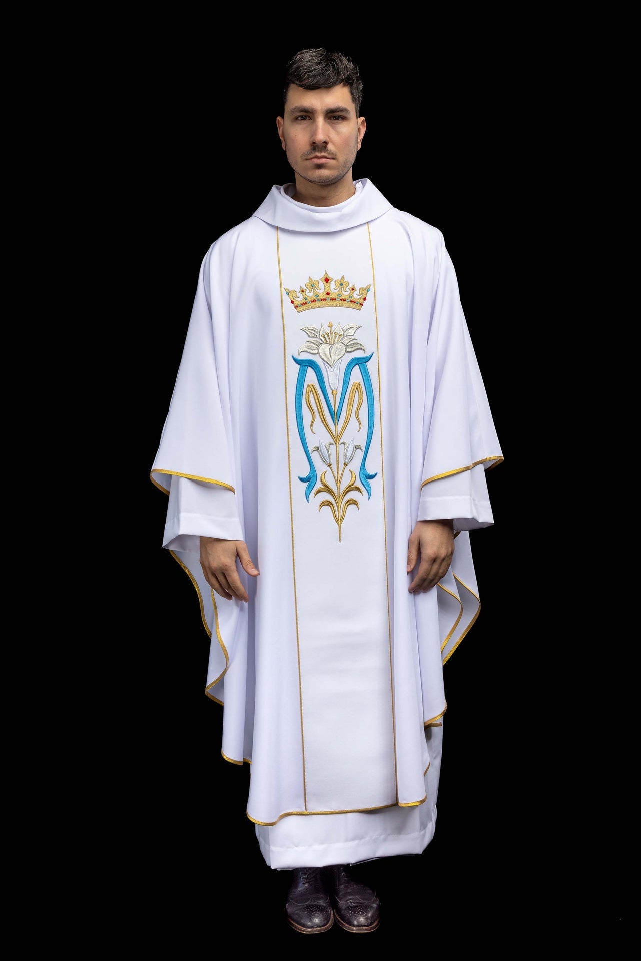 Casula litúrgica mariana bordada com coroa, branca