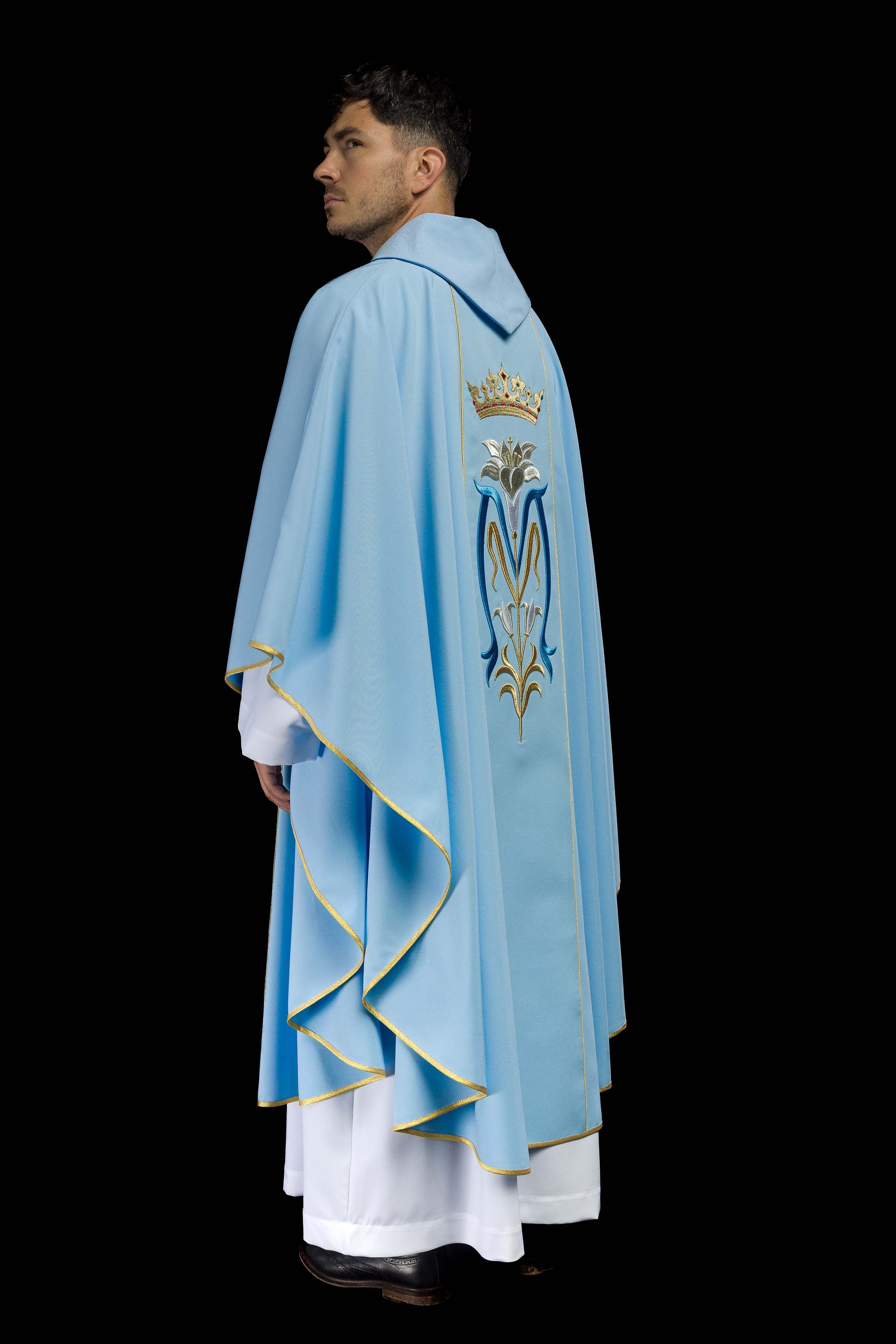 Casula litúrgica mariana bordada com coroa azul