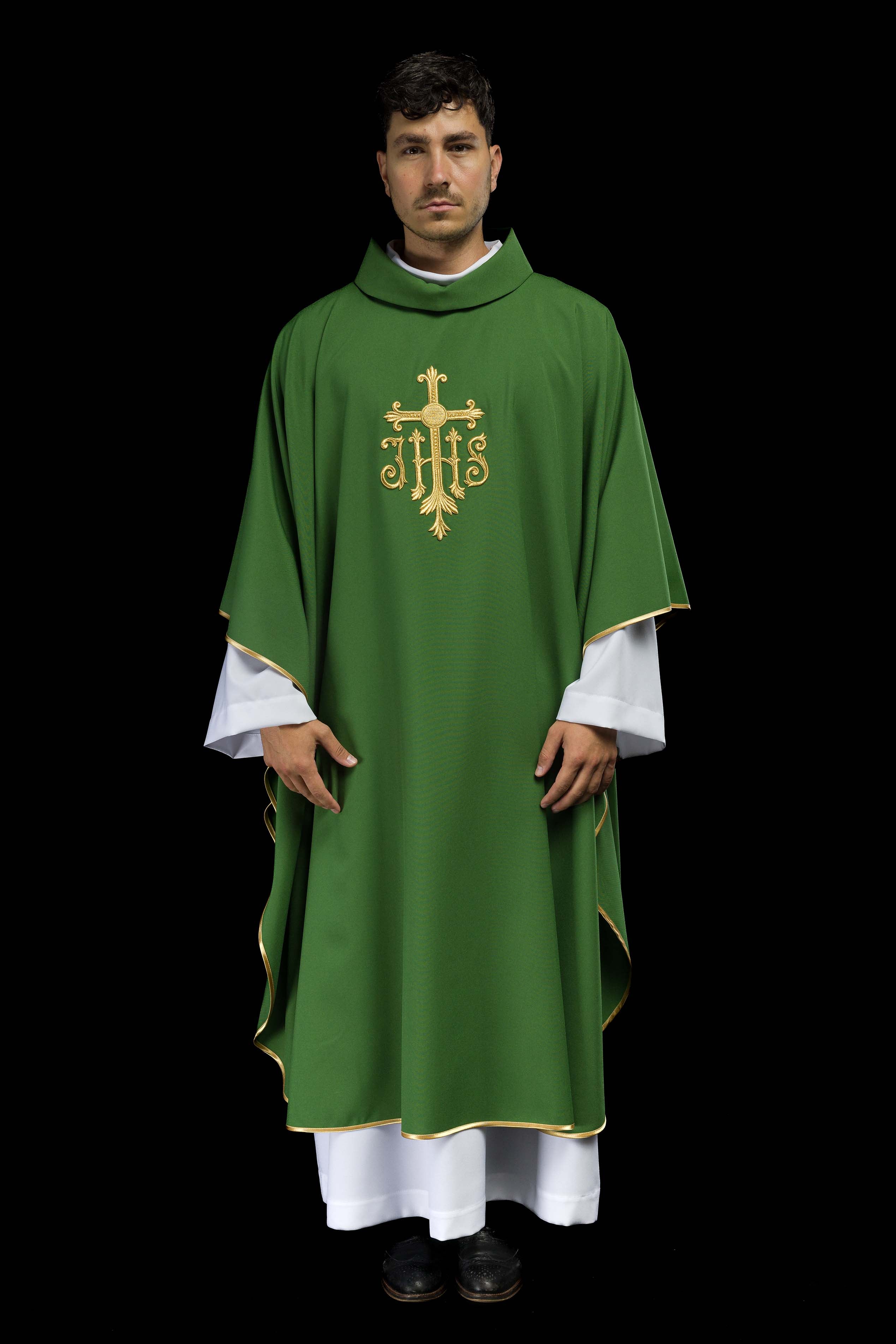 Casula verde com bordado em relevo IHS