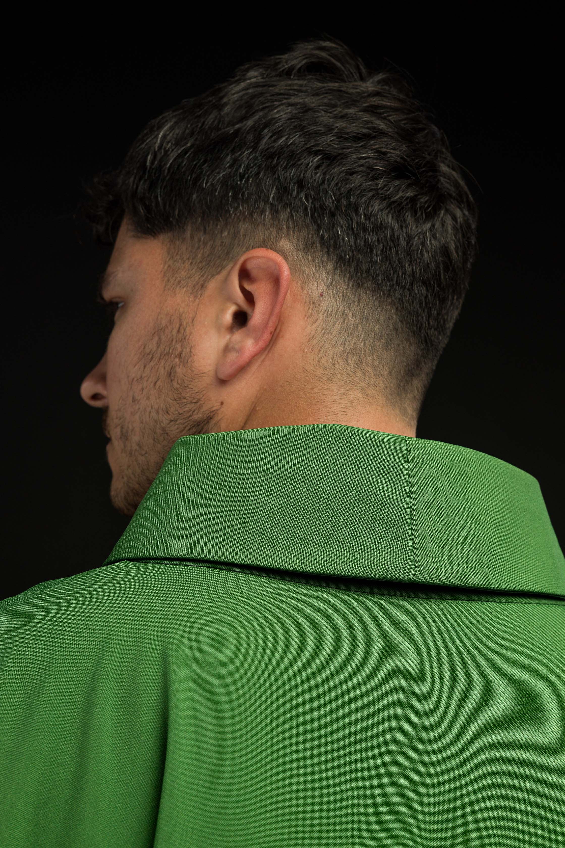 Casula verde com bordado em relevo IHS