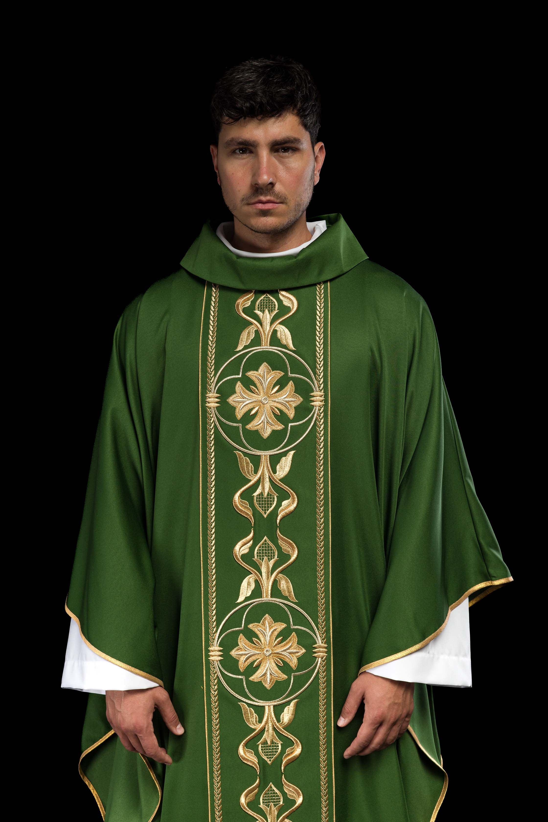 Casula verde bordada com faixa - chasubles.com.br