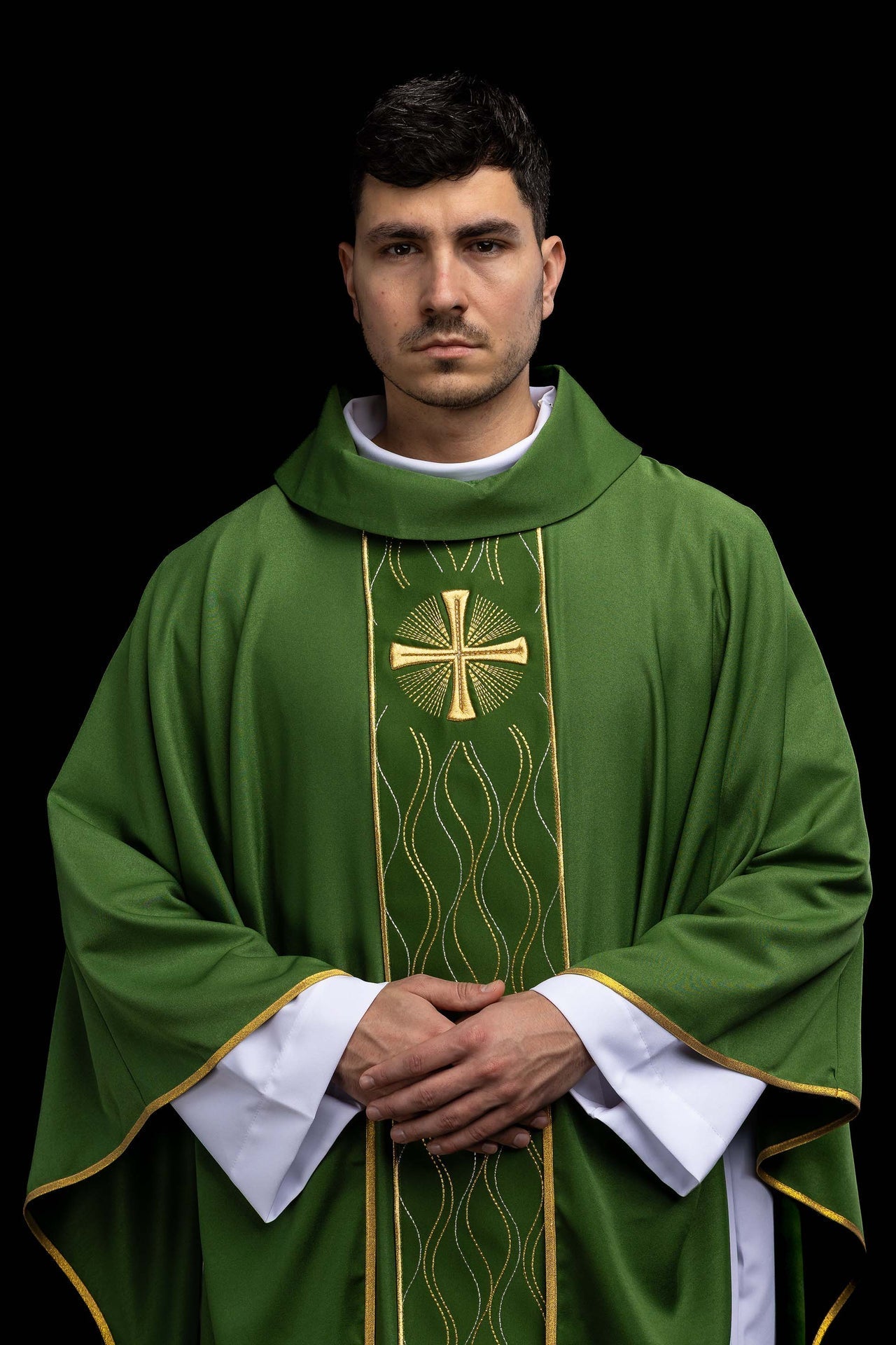 Casula verde com cruz bordada