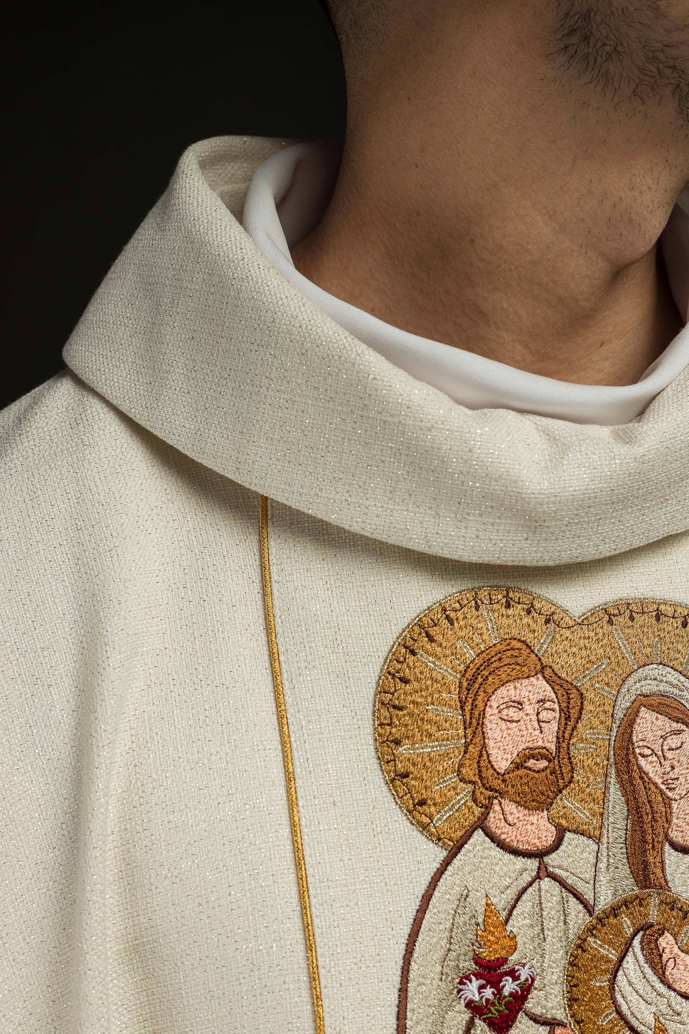 Casula bordada para o Natal com imagem da Sagrada Família