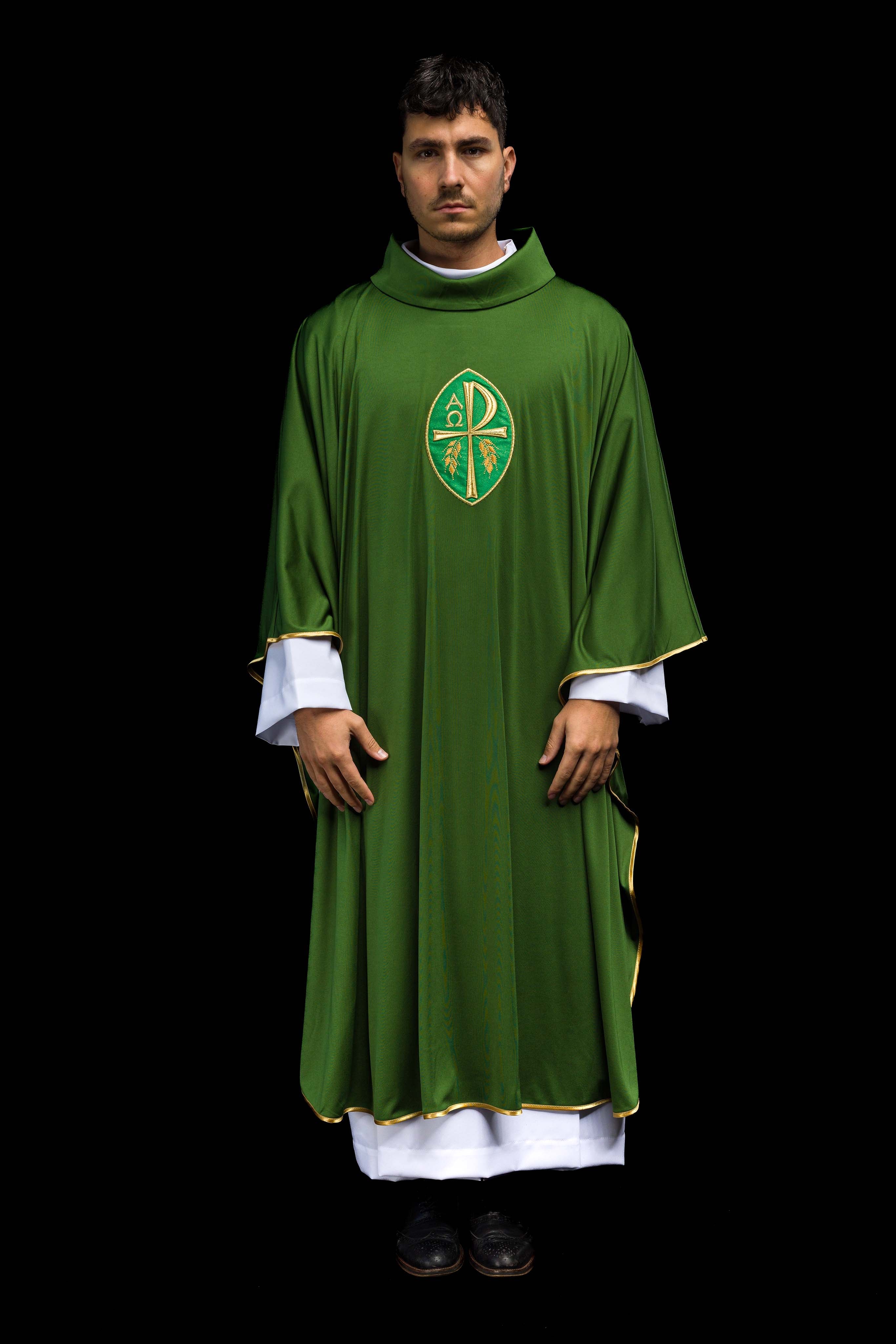Casula bordada cruz verde tecido leve Sacrolite - chasubles.com.br