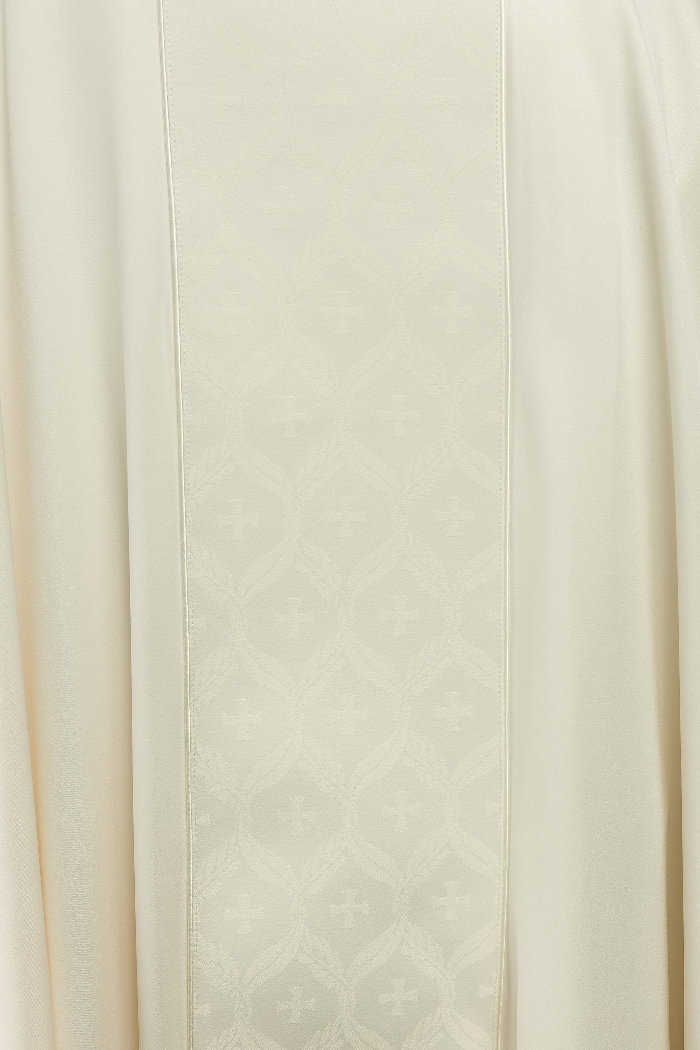 Casula creme com faixa jacquard de cruzes - chasubles.com.br