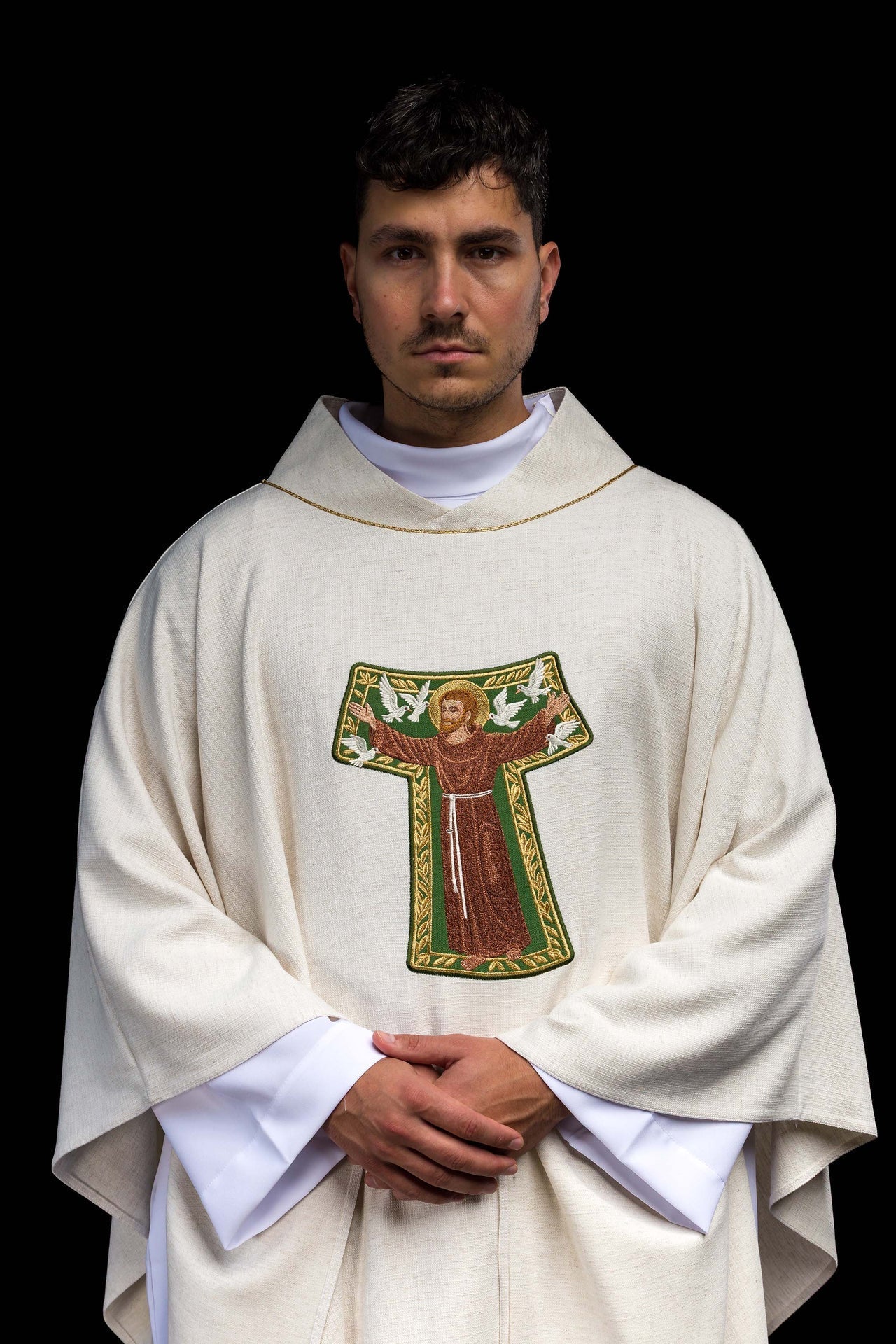 Casula bordada com imagem de São Francisco
