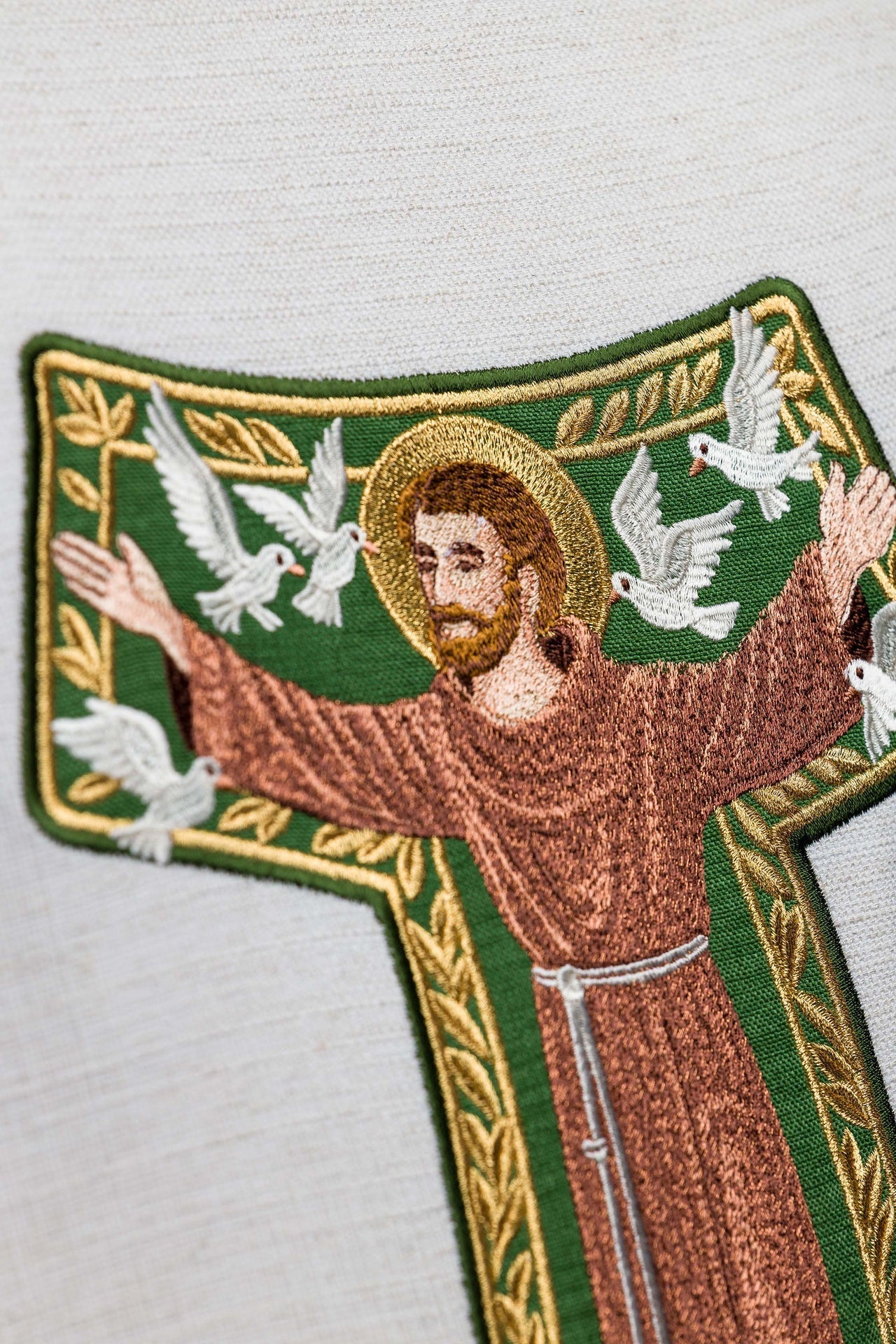 Casula bordada com imagem de São Francisco