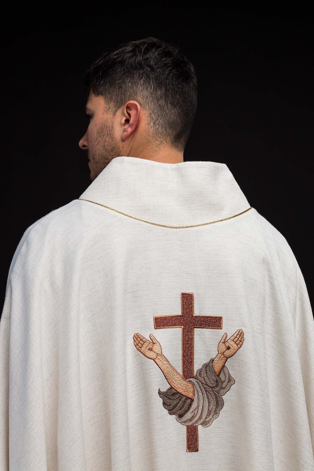 Casula bordada com imagem de São Francisco