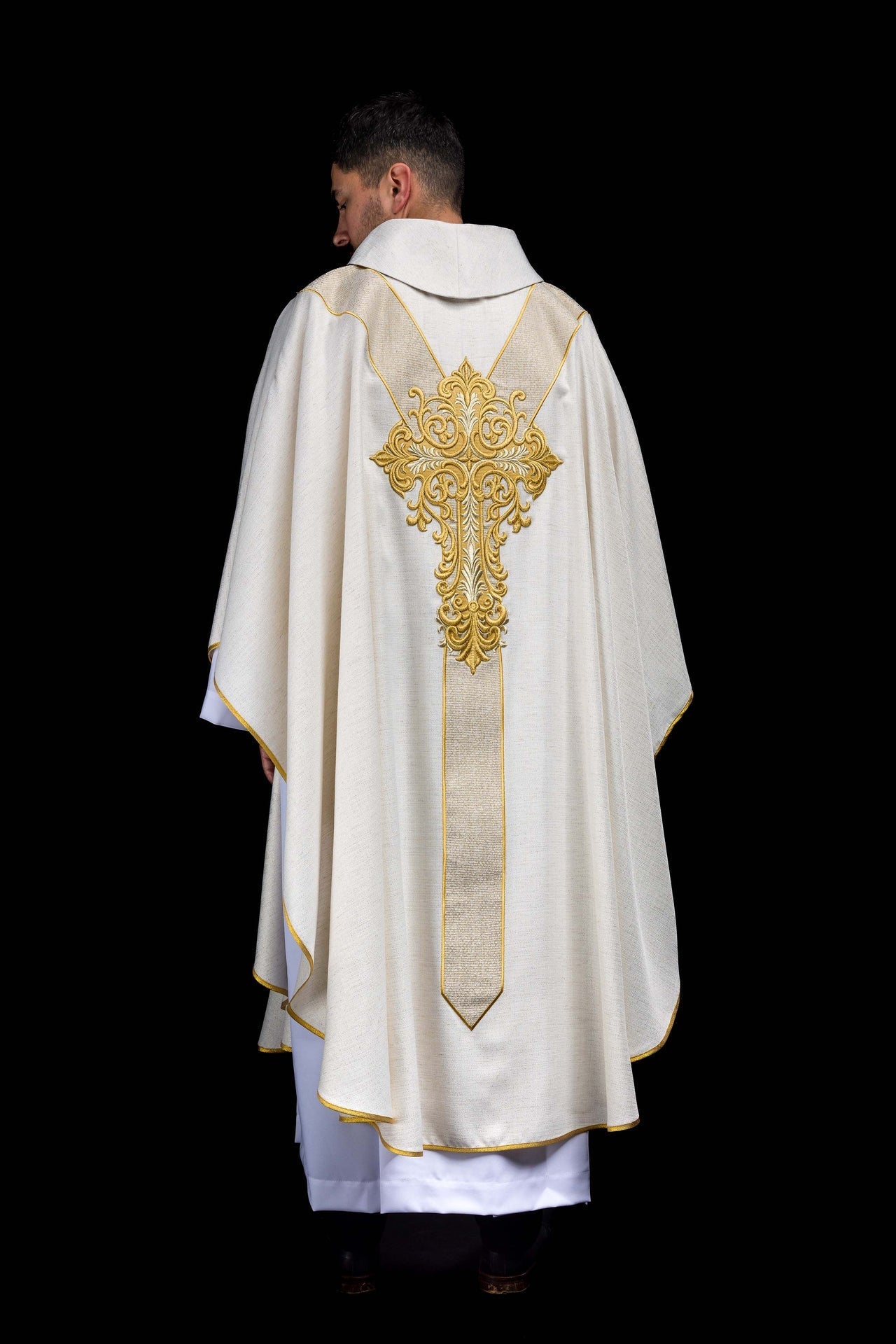Casula bordada com imagem de Jesus Misericordioso creme
